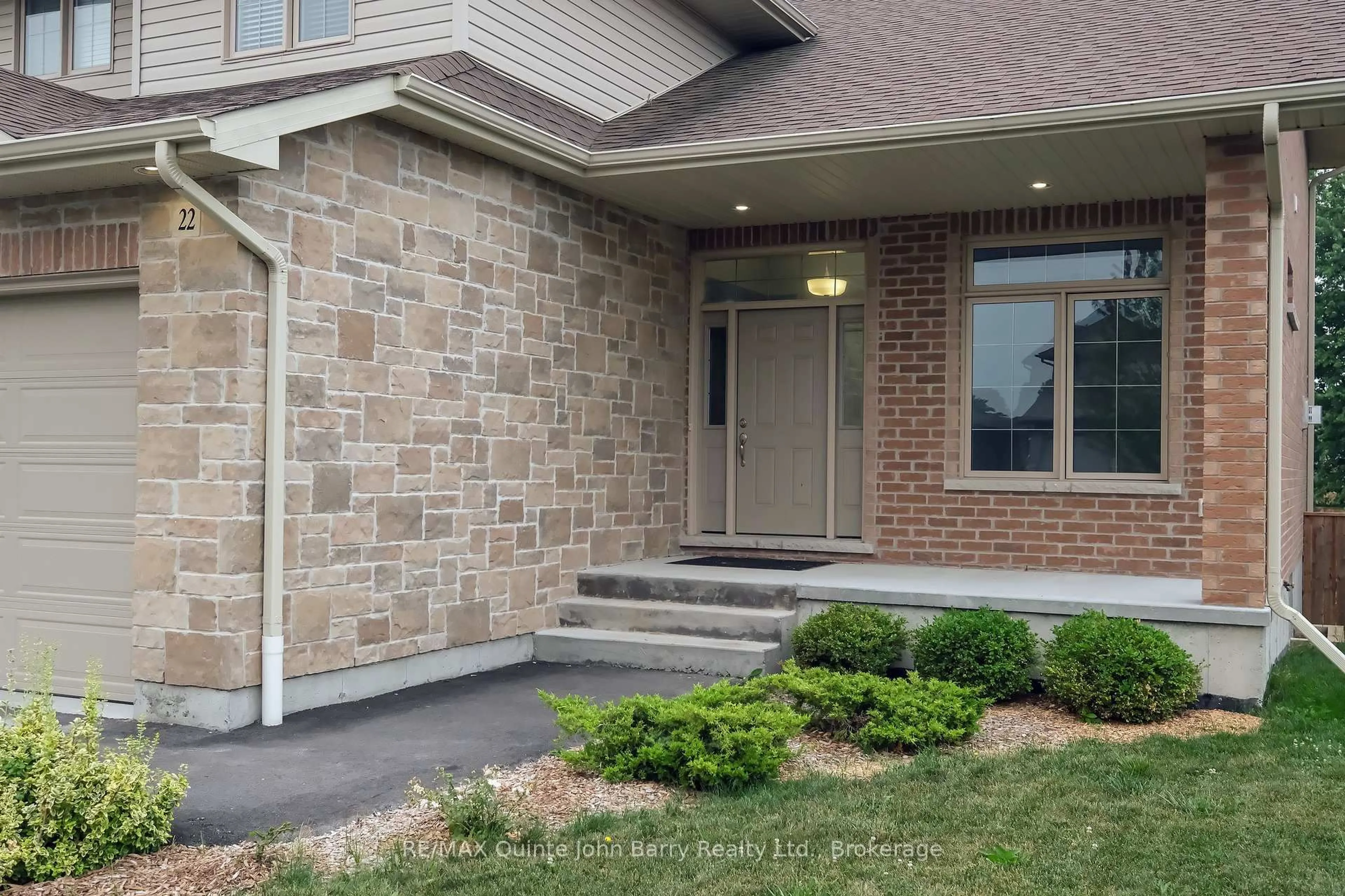Home with brick exterior material, street for 22 Granby Crt, Belleville Ontario K8N 0G6