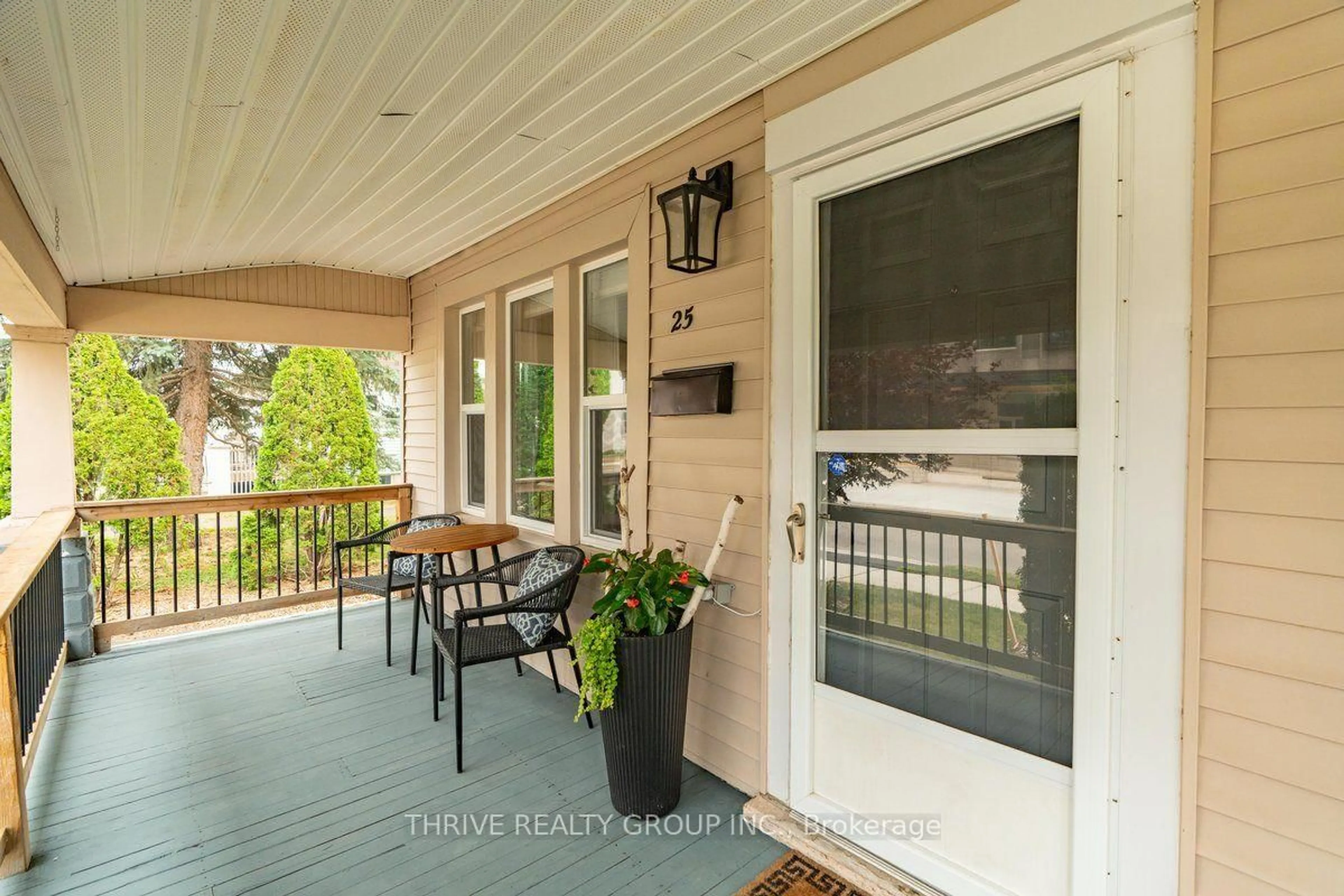 Patio, street for 25 Elm St, London East Ontario N5Z 2K3