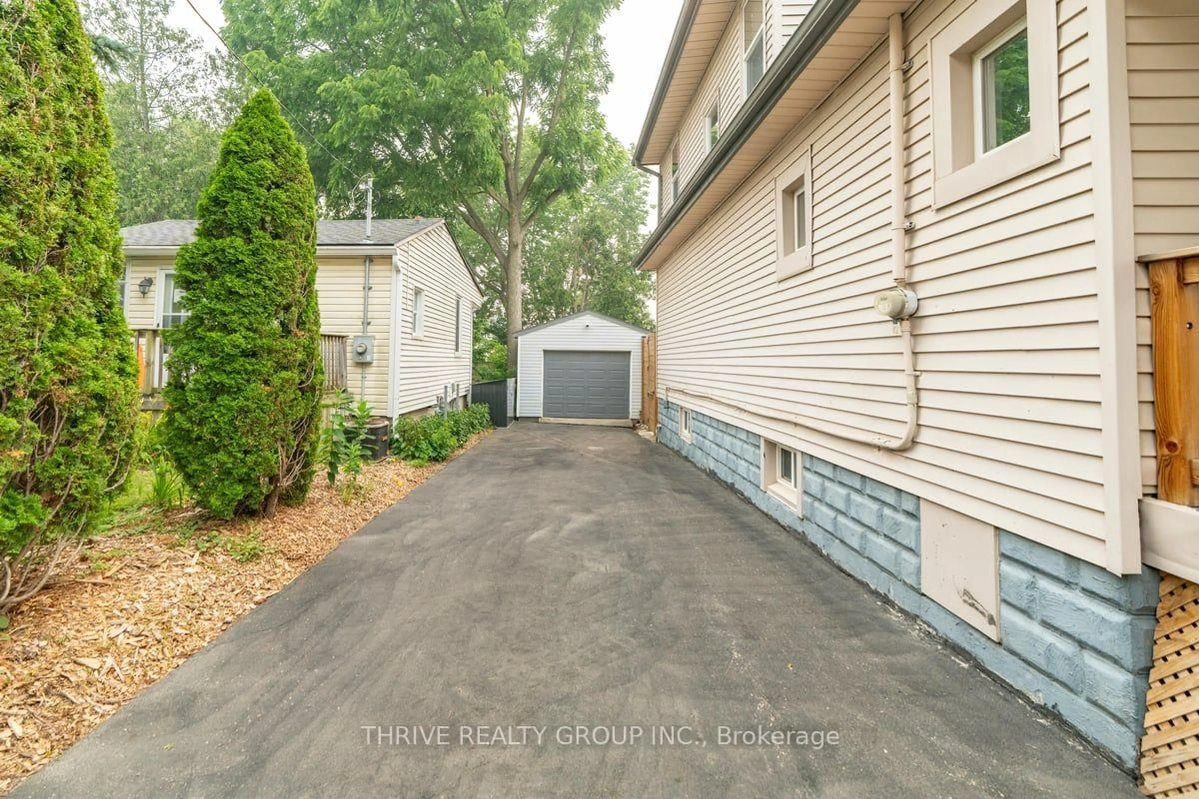 Unknown for 25 Elm St, London East Ontario N5Z 2K3