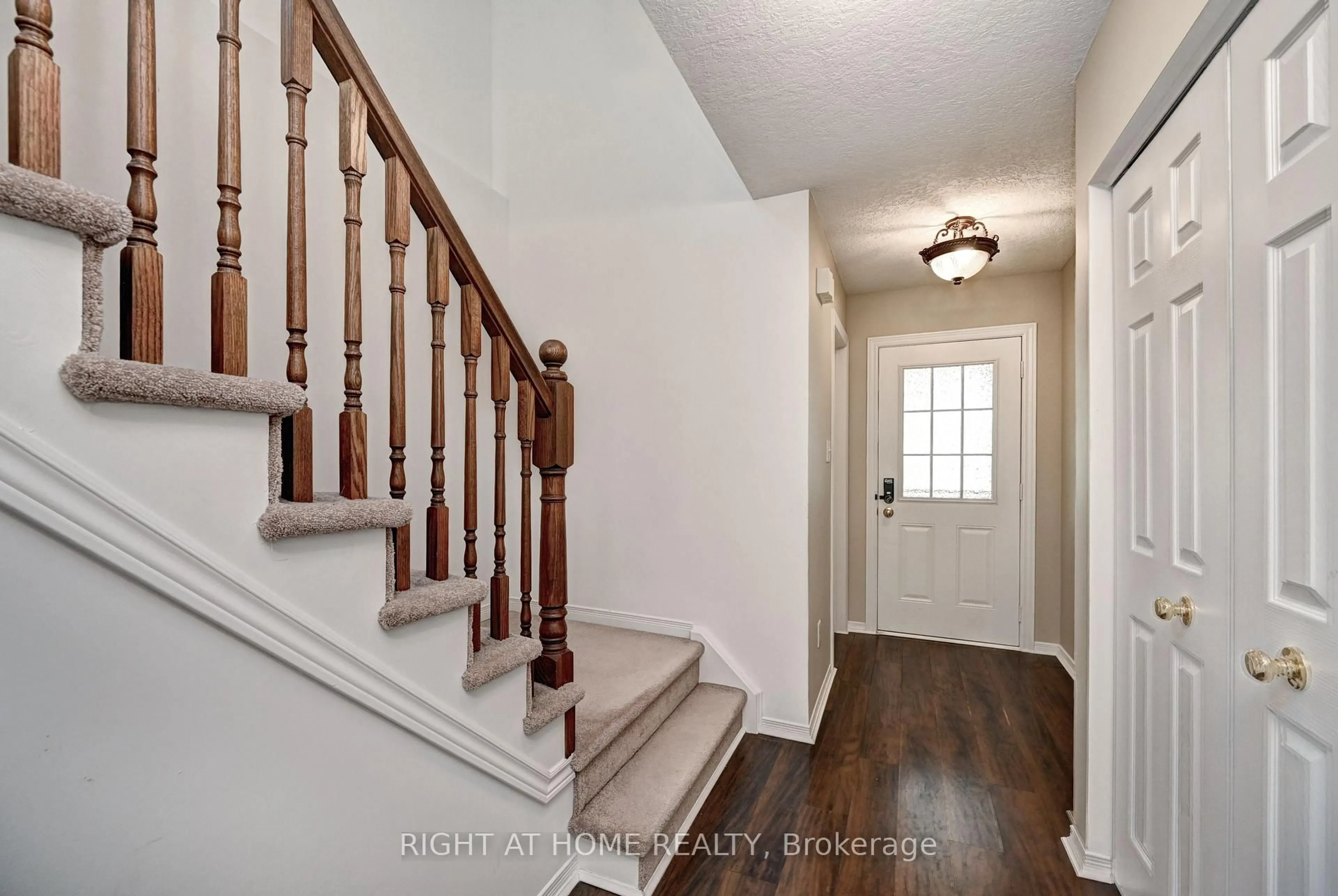 Indoor entryway for 760 Paris Blvd, Waterloo Ontario N2T 2Y1