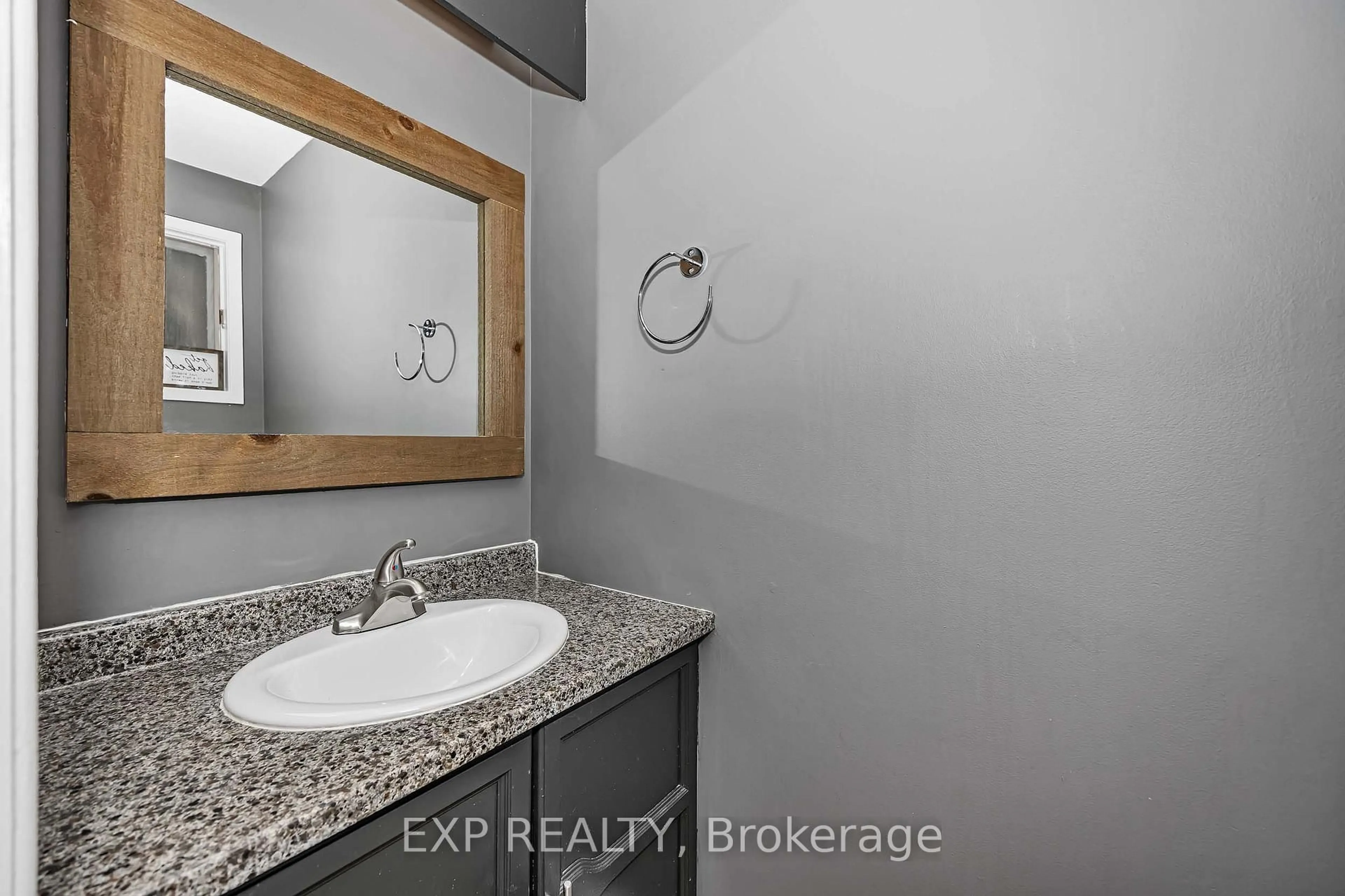 Standard bathroom, ceramic/tile floor for 13 Shearer Cres, Ottawa Ontario K2L 3M9