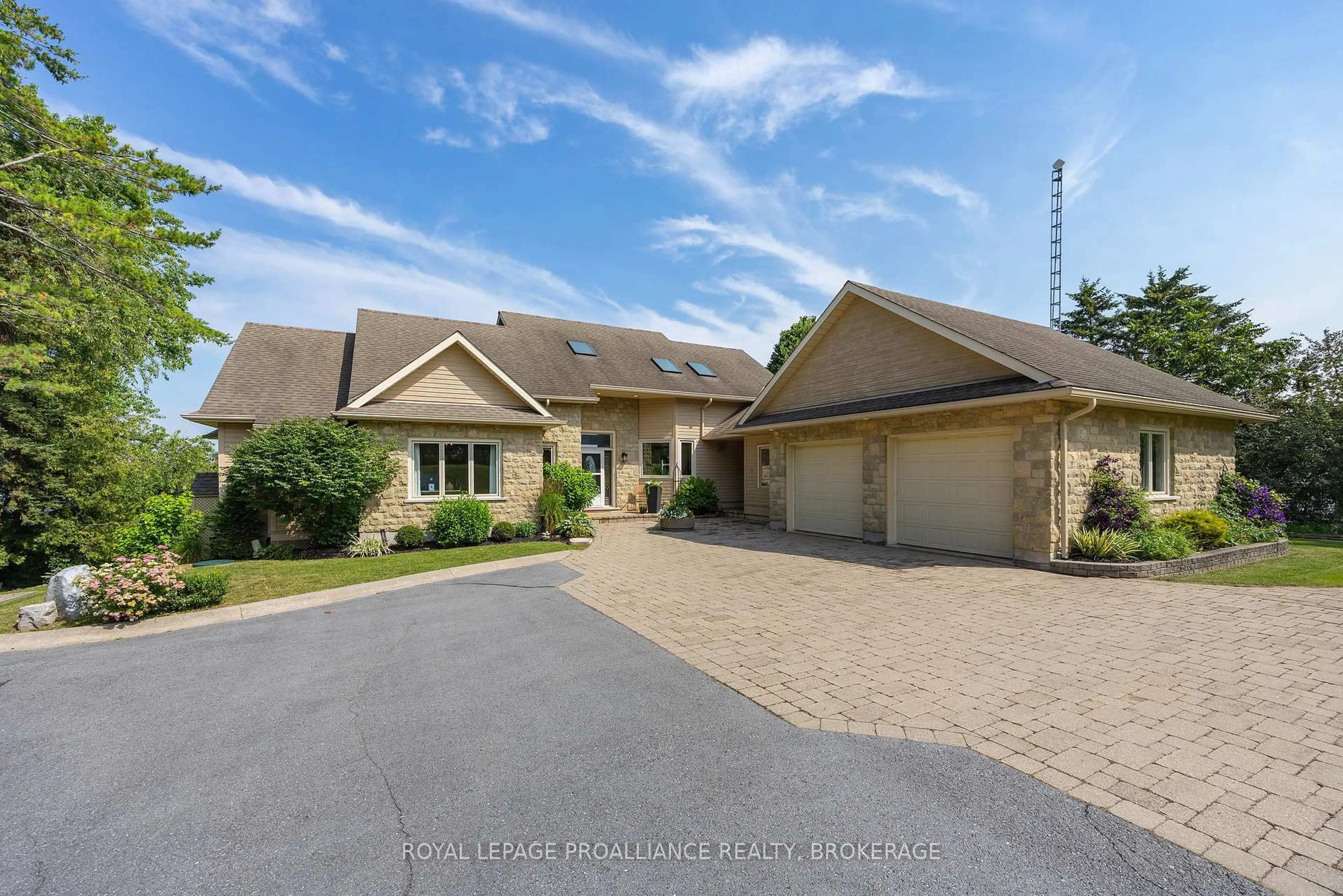 A pic from outside/outdoor area/front of a property/back of a property/a pic from drone, street for 31 Leavis Shores, Gananoque Ontario K7G 2V6