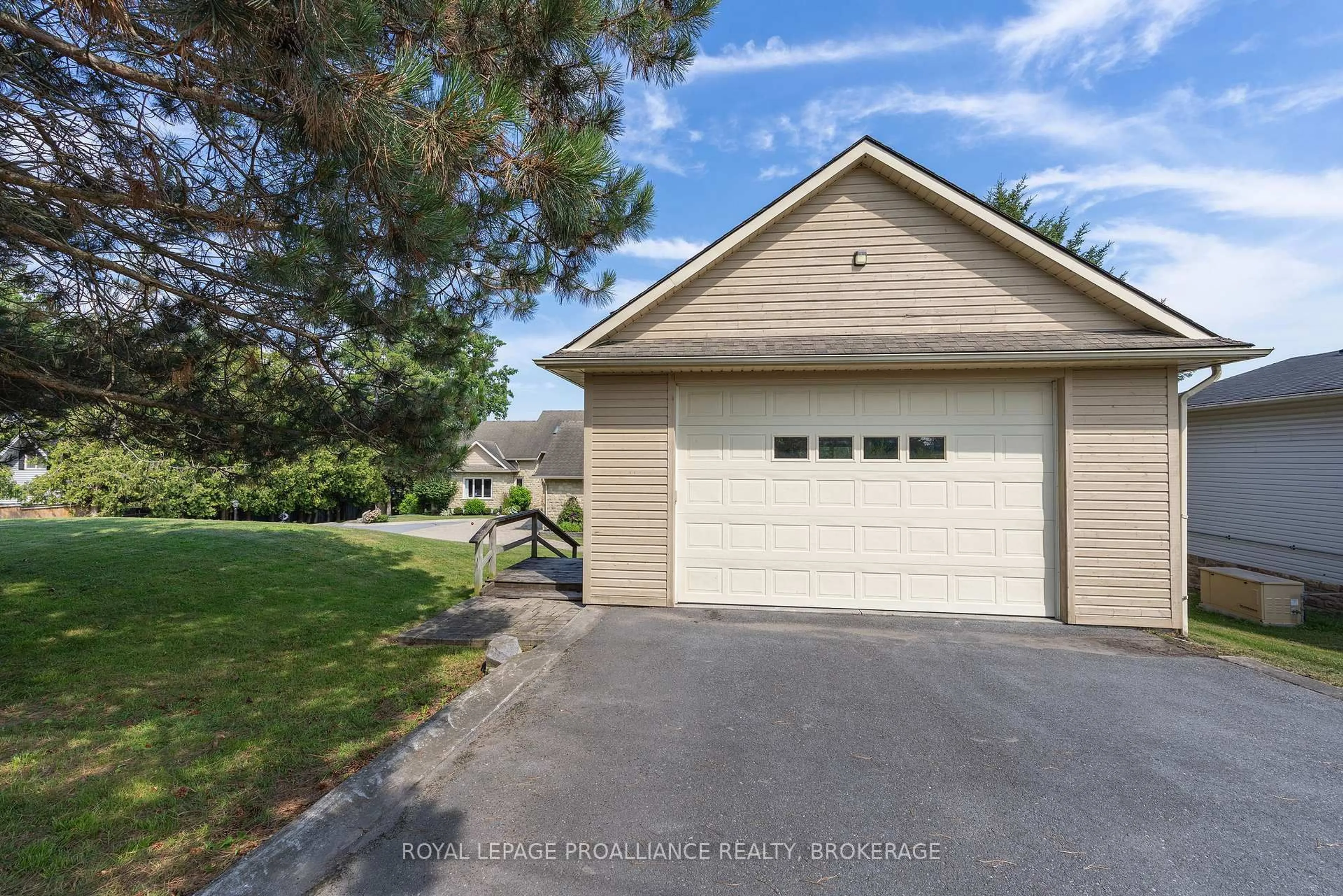Indoor garage for 31 Leavis Shores, Gananoque Ontario K7G 2V6