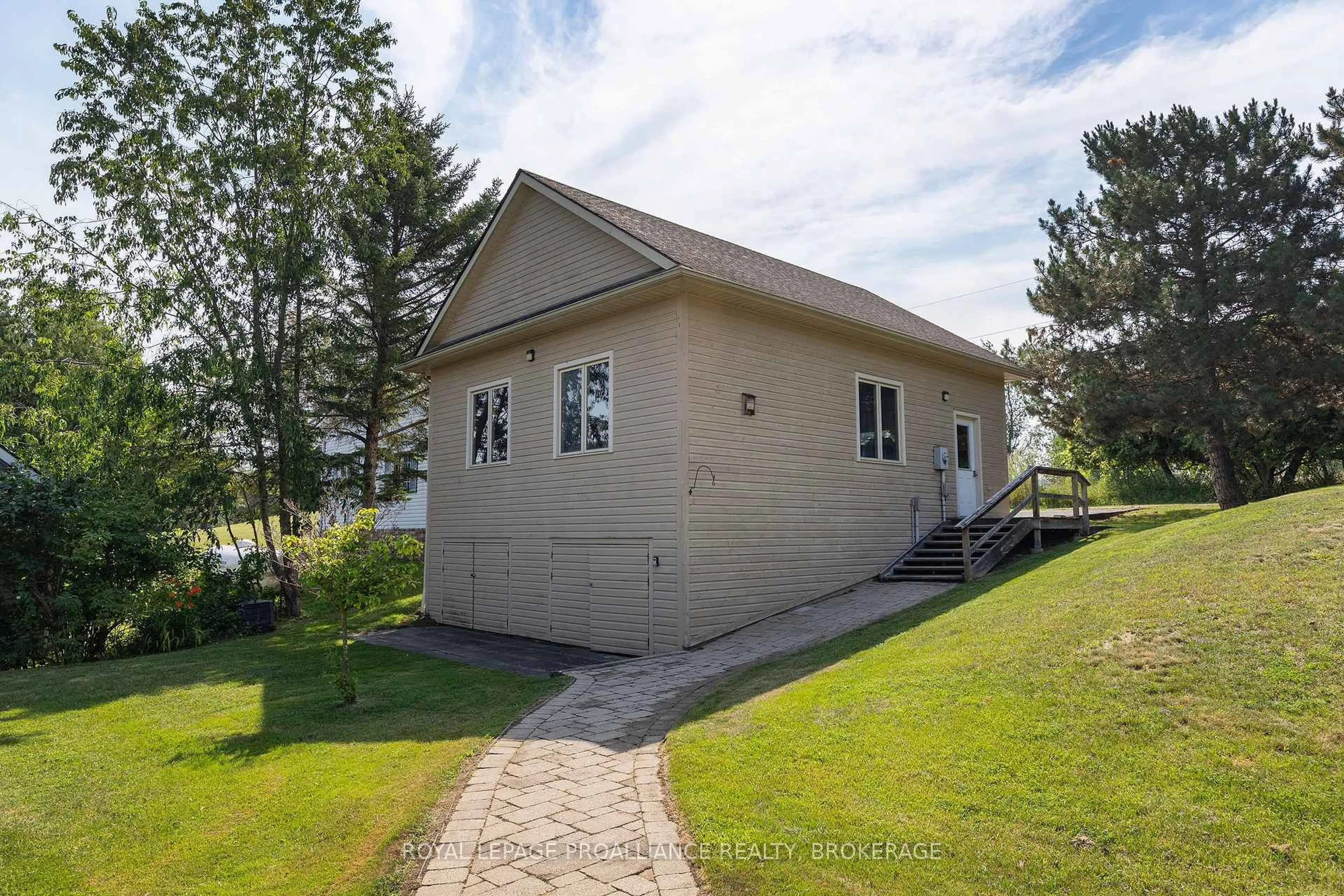 Unknown for 31 Leavis Shores, Gananoque Ontario K7G 2V6