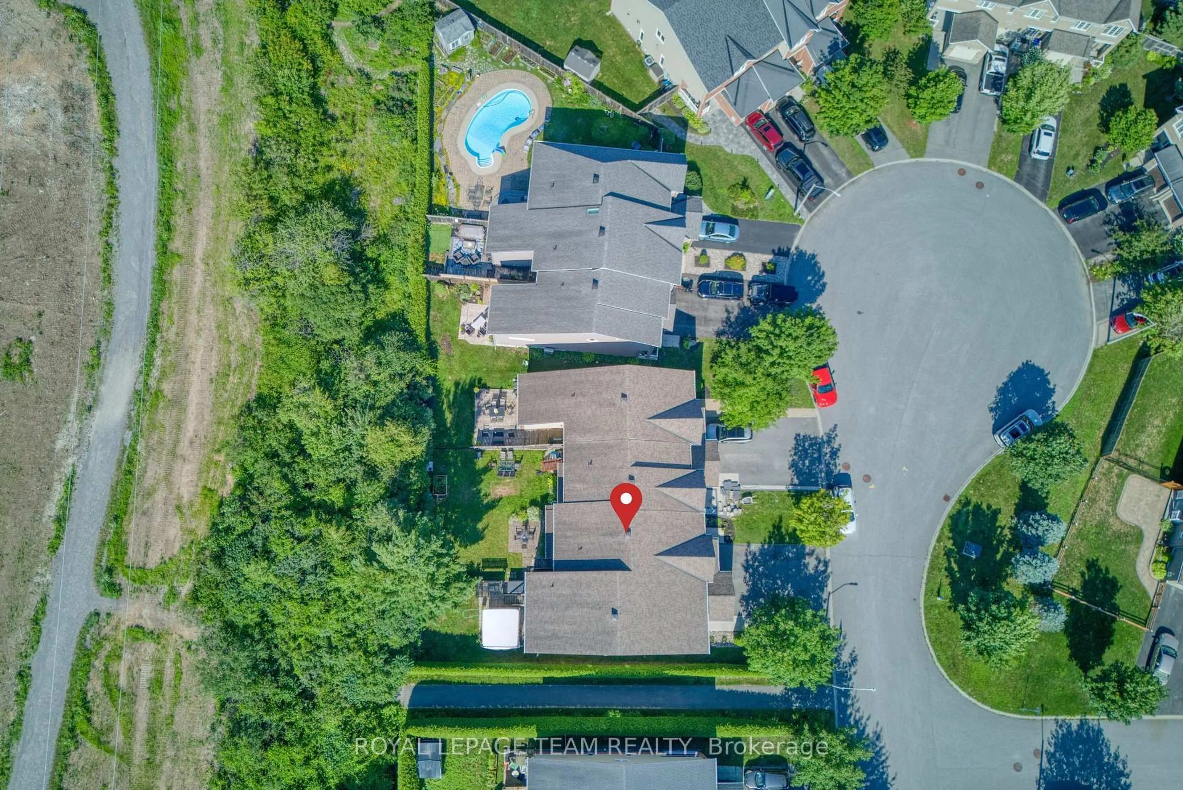 A pic from outside/outdoor area/front of a property/back of a property/a pic from drone, street for 485 Foxhall Way, Ottawa Ontario K2M 0G2