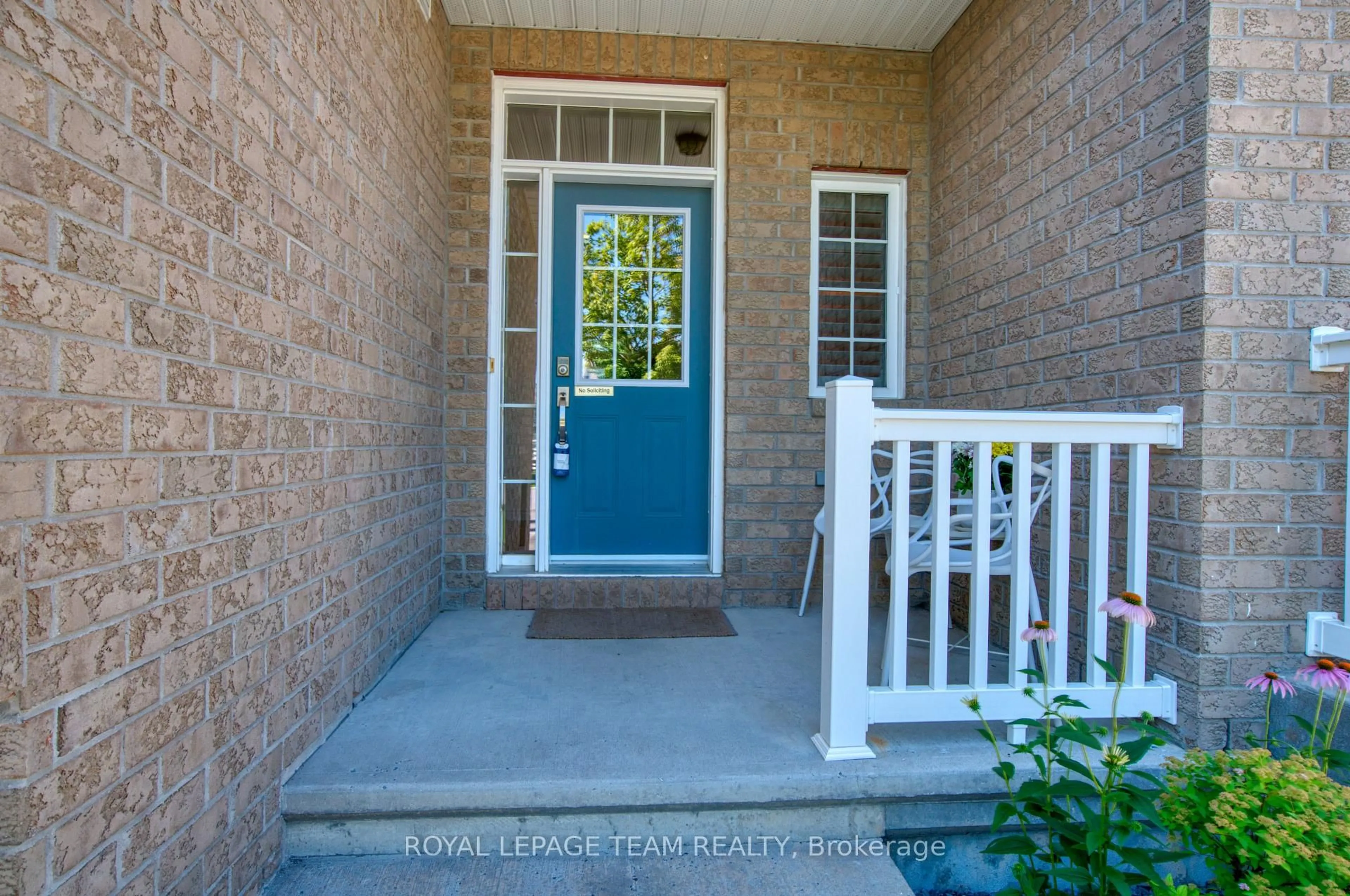 Indoor entryway for 485 Foxhall Way, Ottawa Ontario K2M 0G2
