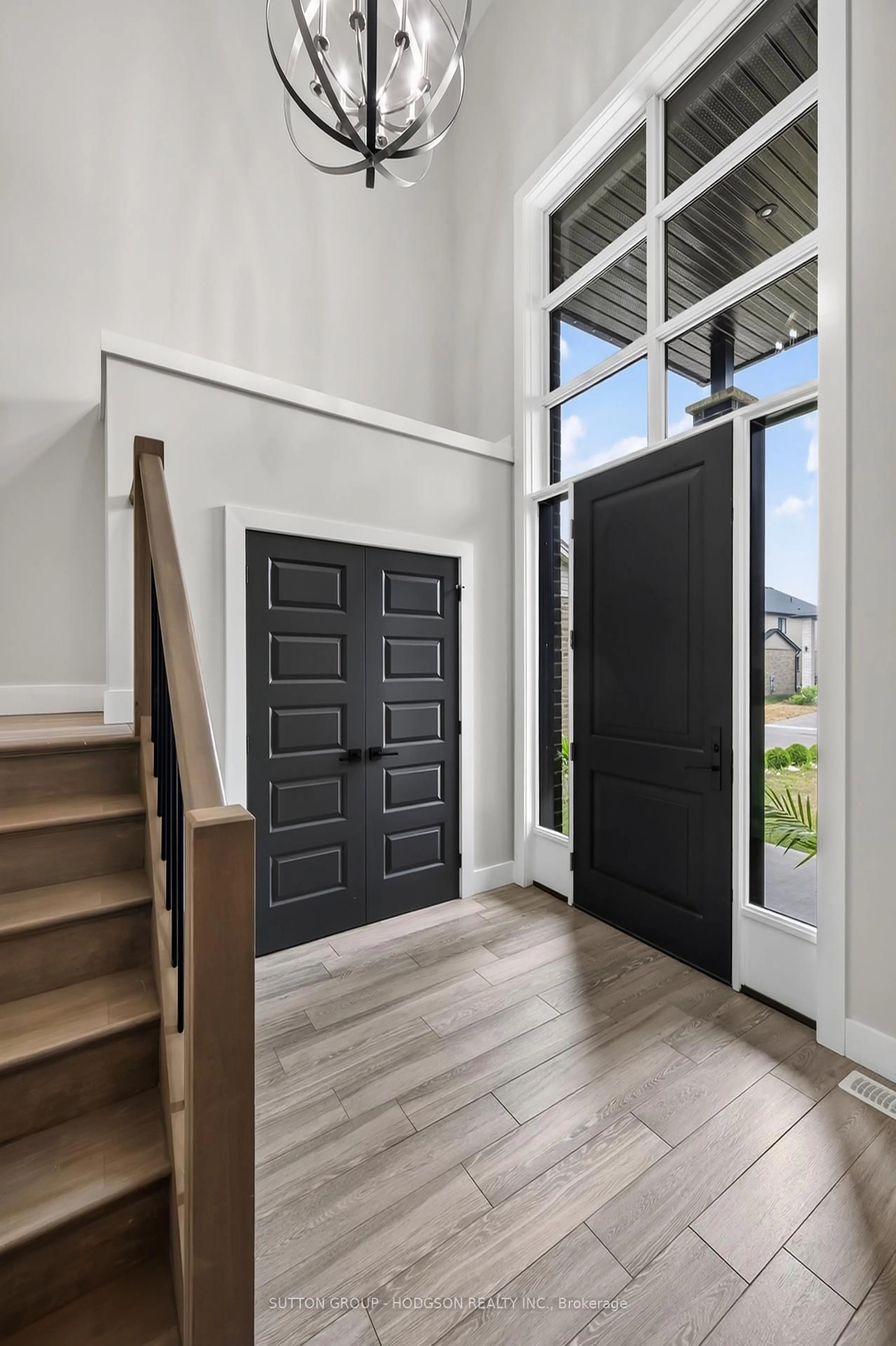 Indoor entryway for 1817 Brunson Way, London South Ontario N6K 0H1
