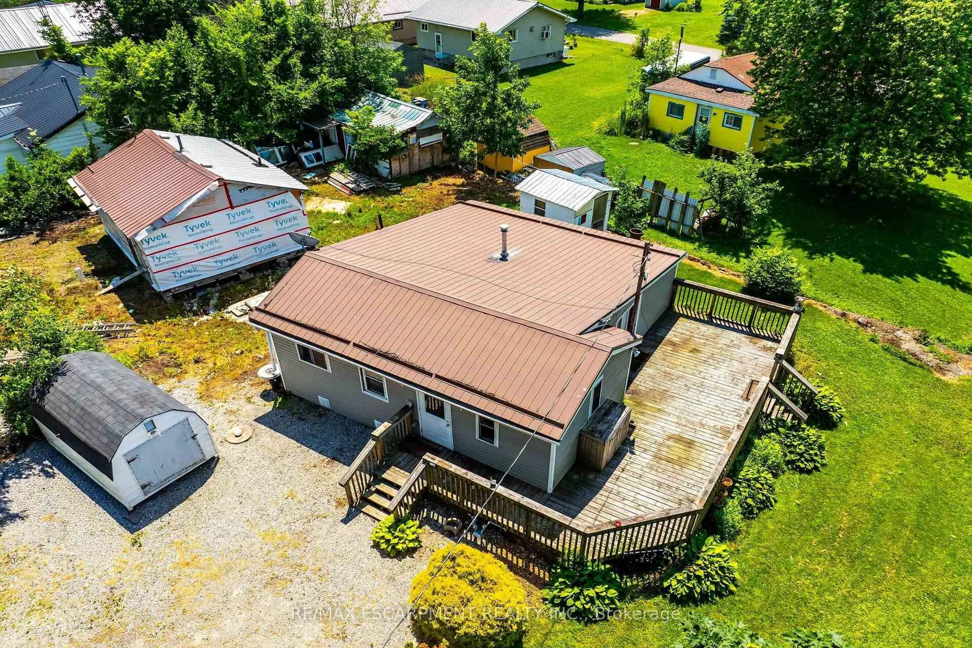 A pic from outside/outdoor area/front of a property/back of a property/a pic from drone, building for 19 Barbara Dr, Haldimand Ontario N0A 1L0