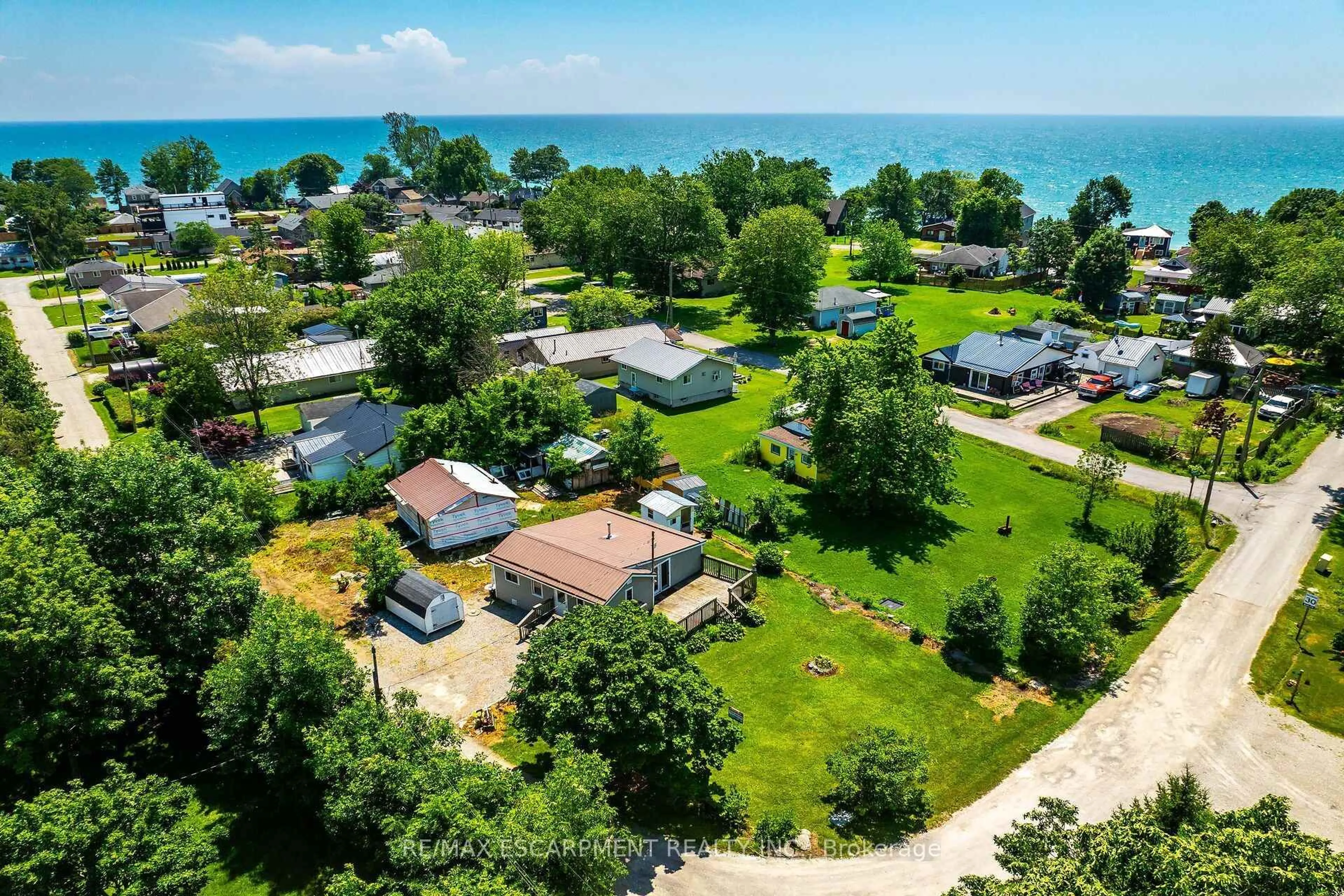 A pic from outside/outdoor area/front of a property/back of a property/a pic from drone, water/lake/river/ocean view for 19 Barbara Dr, Haldimand Ontario N0A 1L0