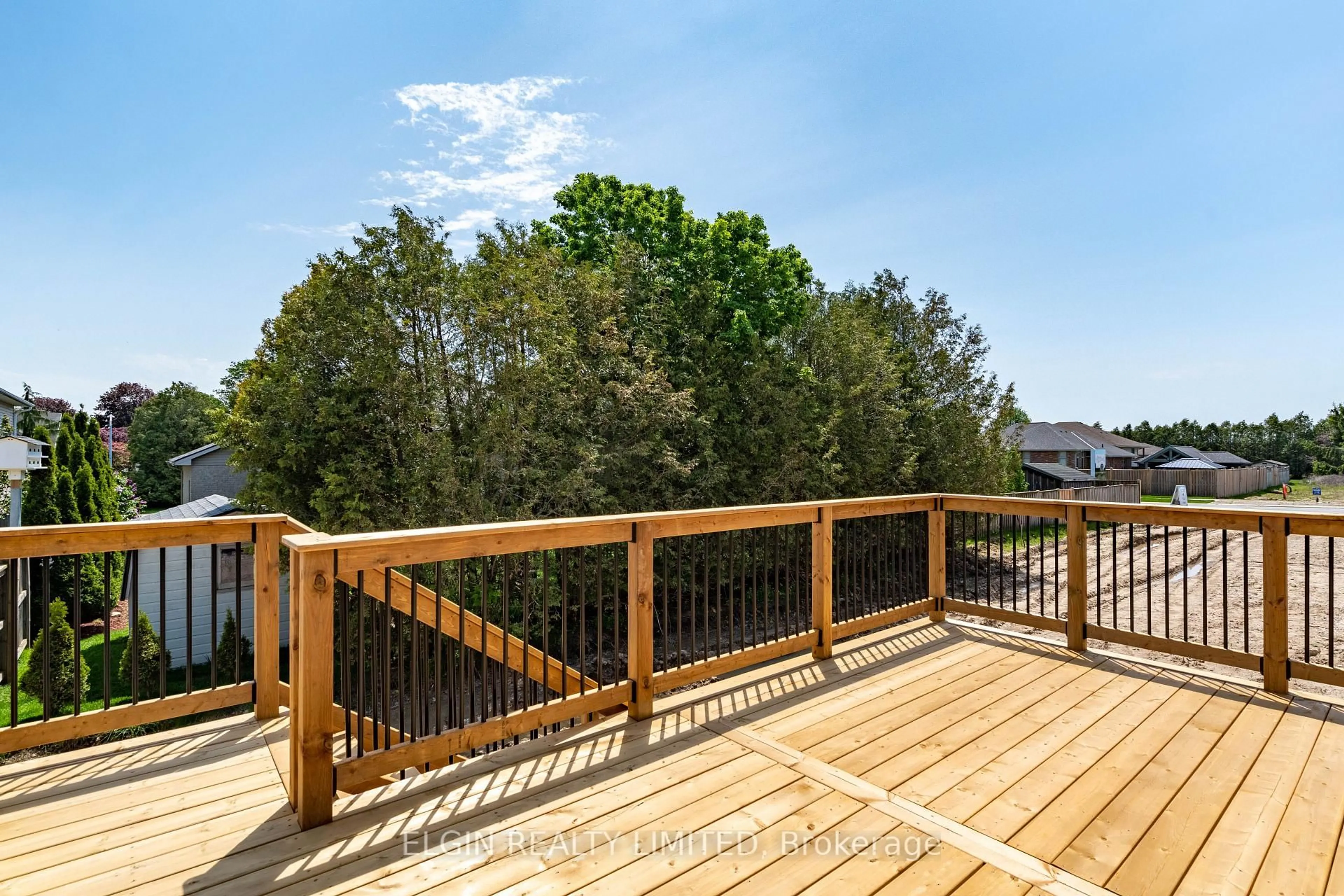 Patio, water/lake/river/ocean view for 5 Finch St, Tillsonburg Ontario N4G 0L9
