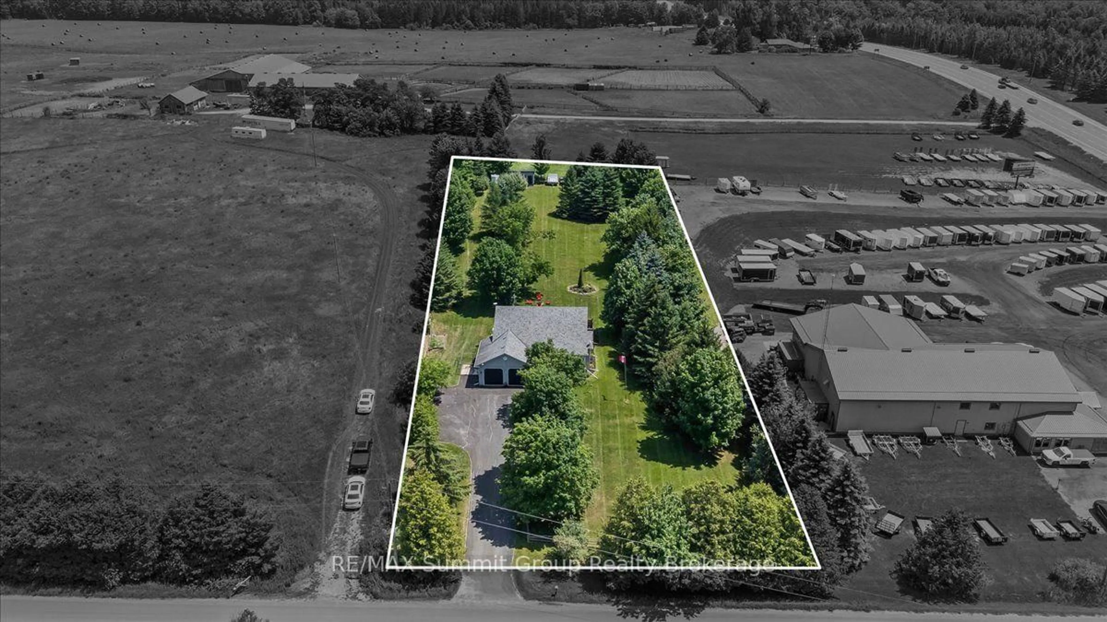 A pic from outside/outdoor area/front of a property/back of a property/a pic from drone, building for 556017 Mulmur-Melancthon Townline, Mulmur Ontario L9V 0A3