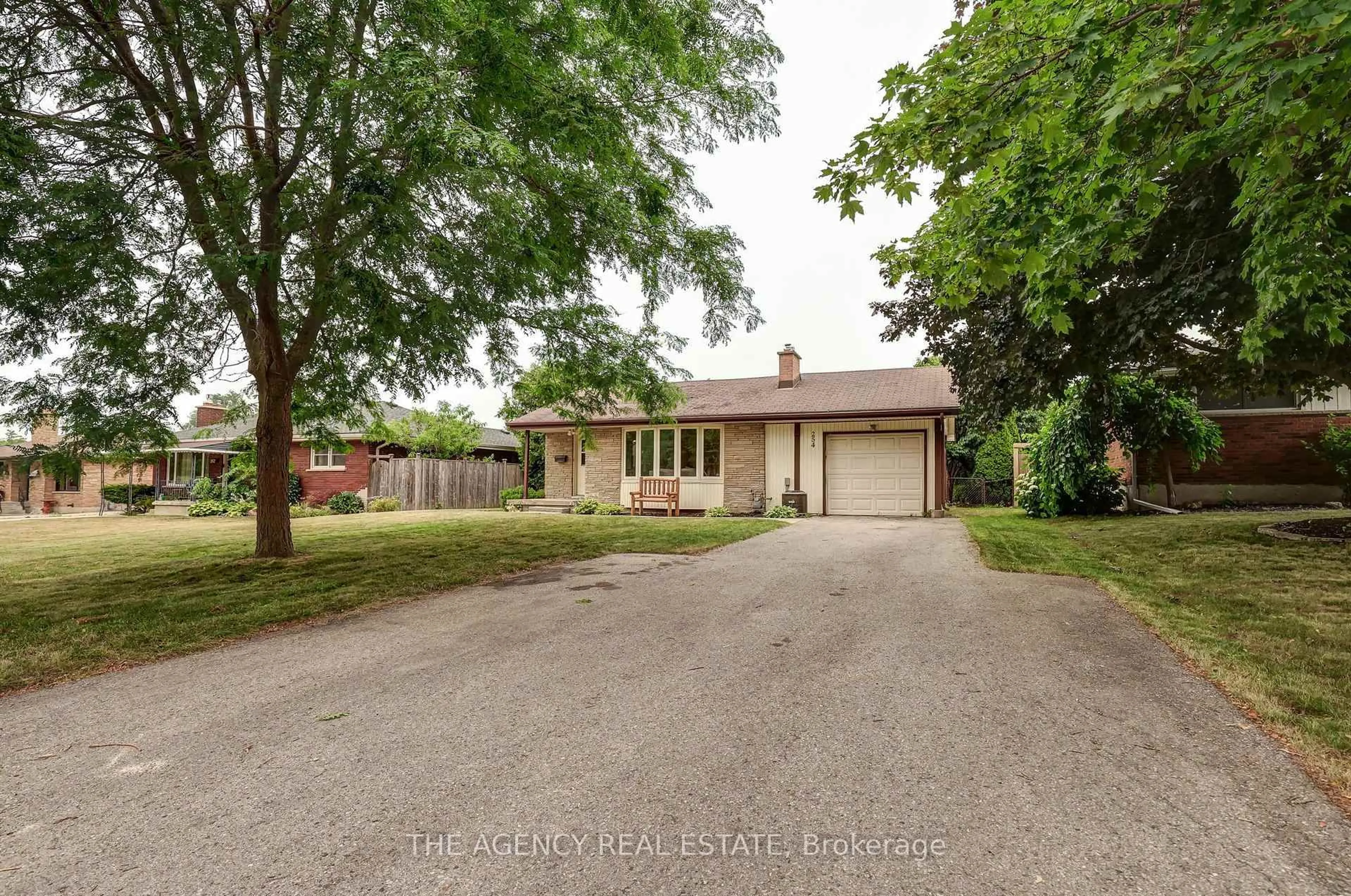 A pic from outside/outdoor area/front of a property/back of a property/a pic from drone, street for 254 King Edward Ave, London South Ontario N5Z 3T7