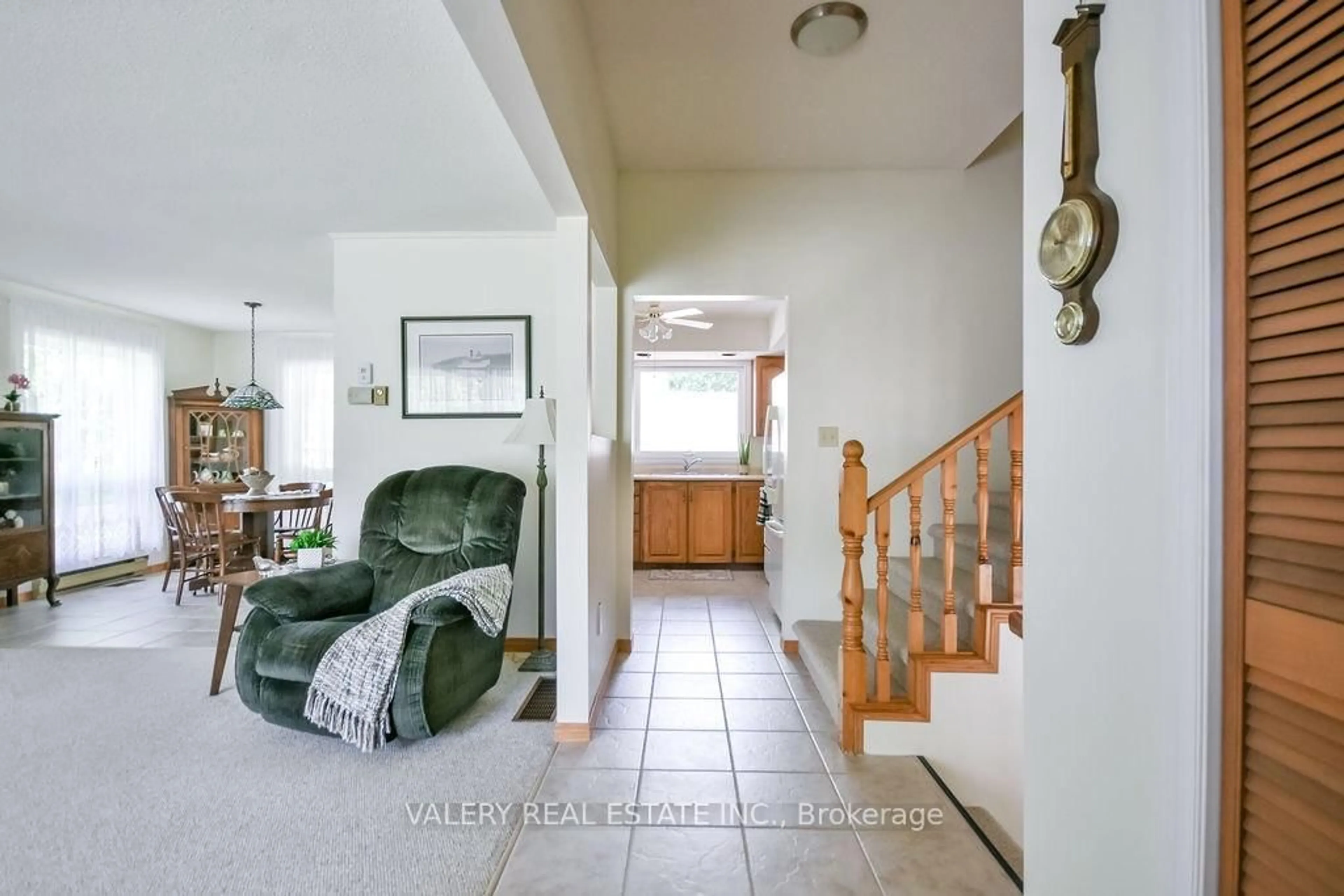 Indoor entryway for 215 Fraser St, Gravenhurst Ontario P1P 1C9