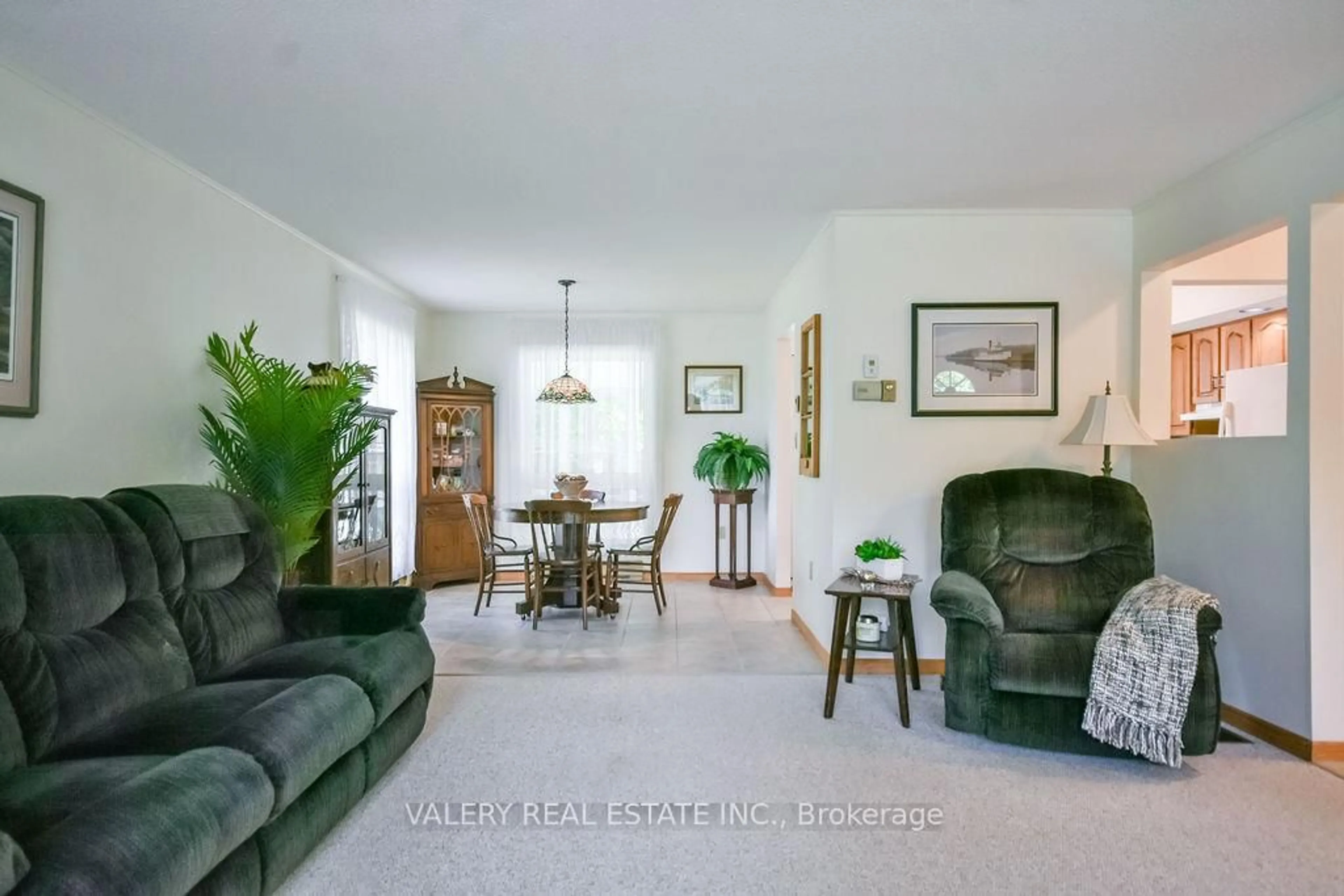 Living room with furniture, unknown for 215 Fraser St, Gravenhurst Ontario P1P 1C9
