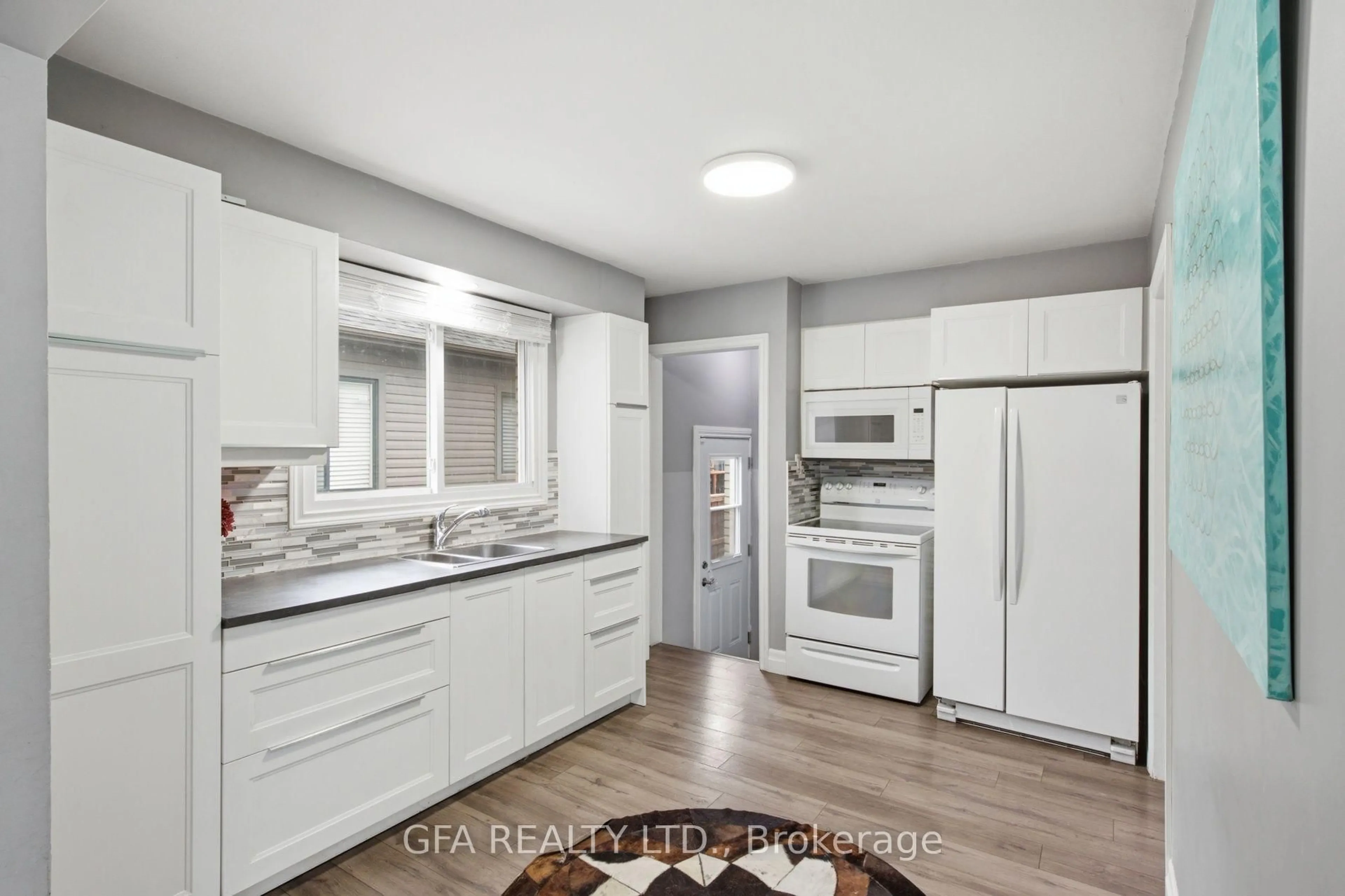 Open concept kitchen, ceramic/tile floor for 13 Mercer Rd, Cambridge Ontario N1R 5A6