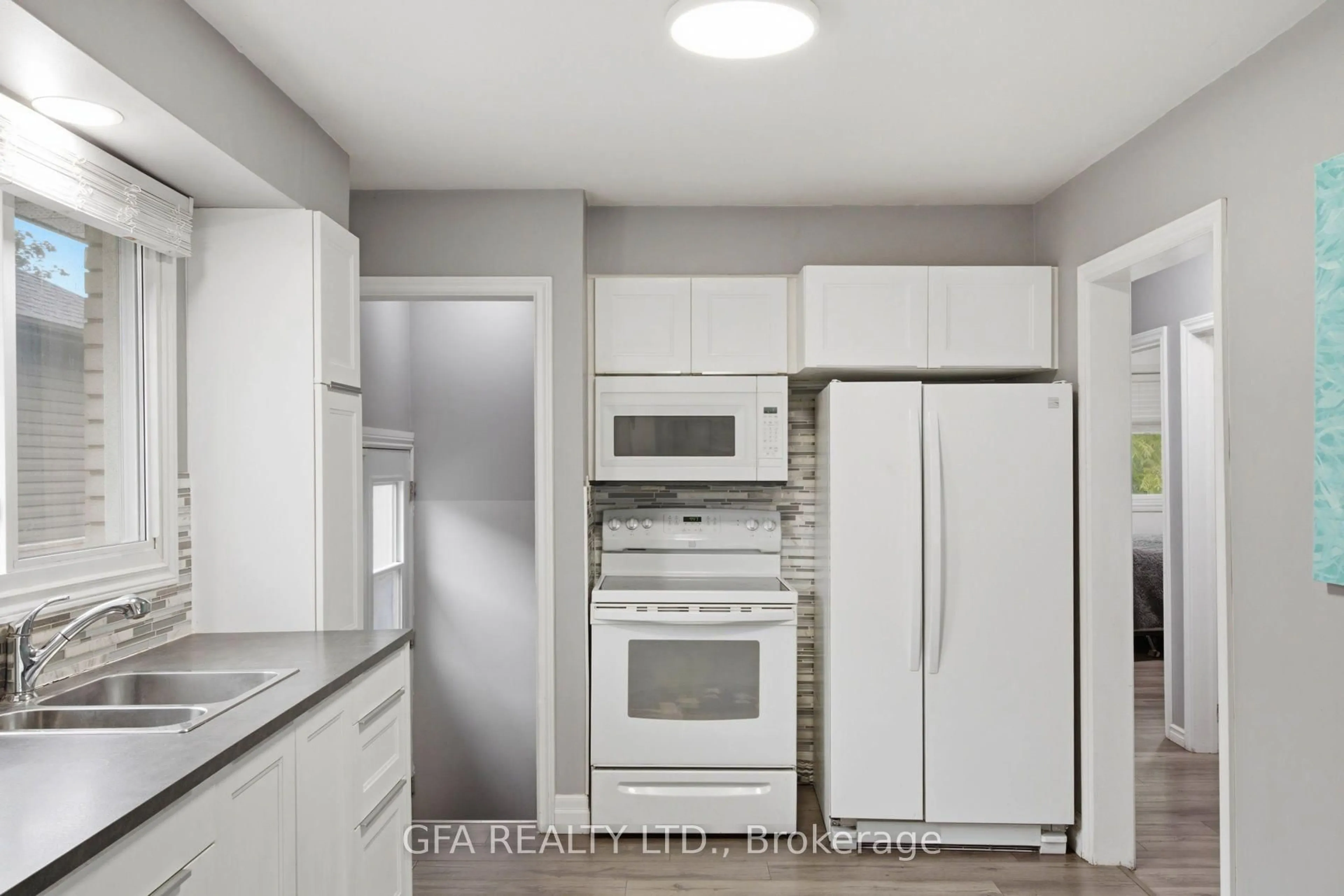 Standard kitchen, unknown for 13 Mercer Rd, Cambridge Ontario N1R 5A6