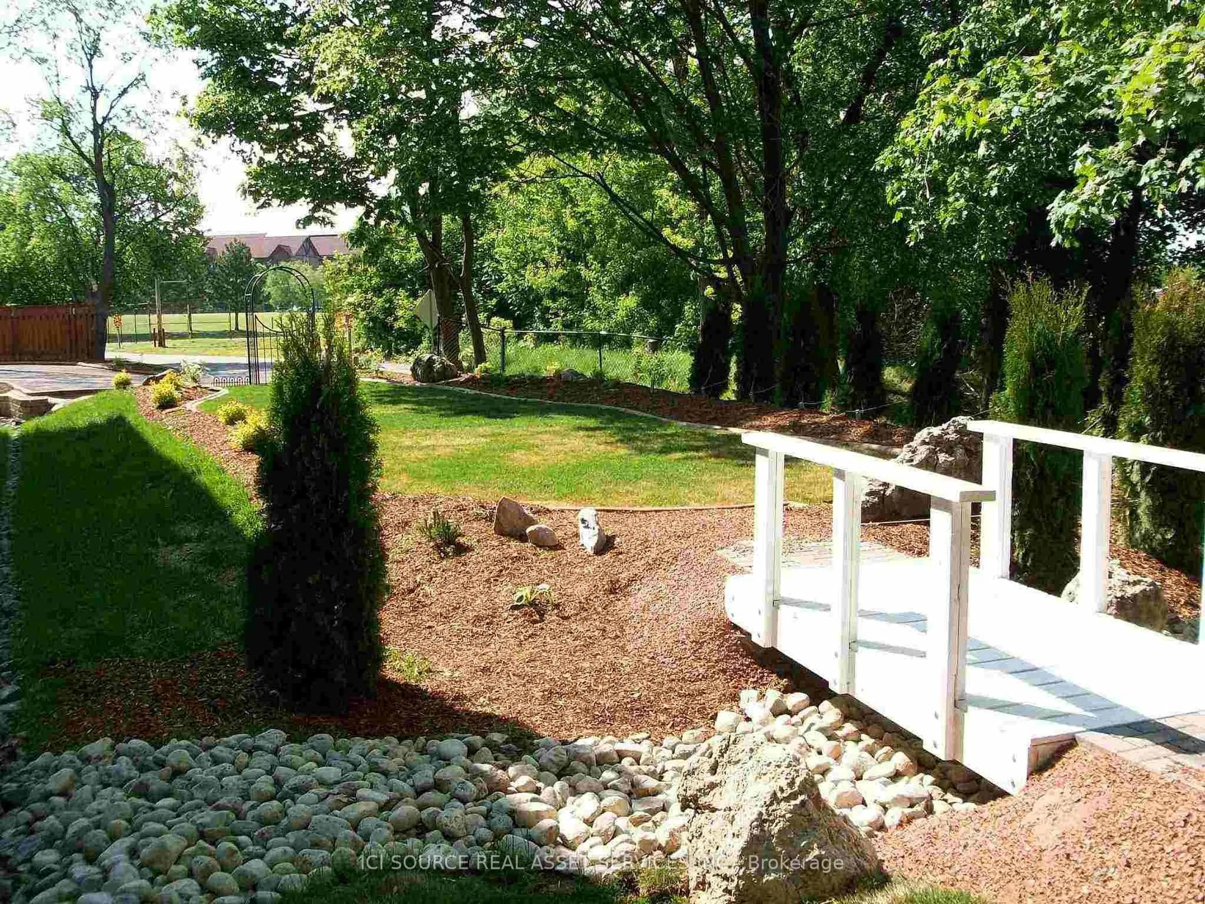 Patio, water/lake/river/ocean view for 4434 Leader Lane, Niagara Falls Ontario L2E 2Z7