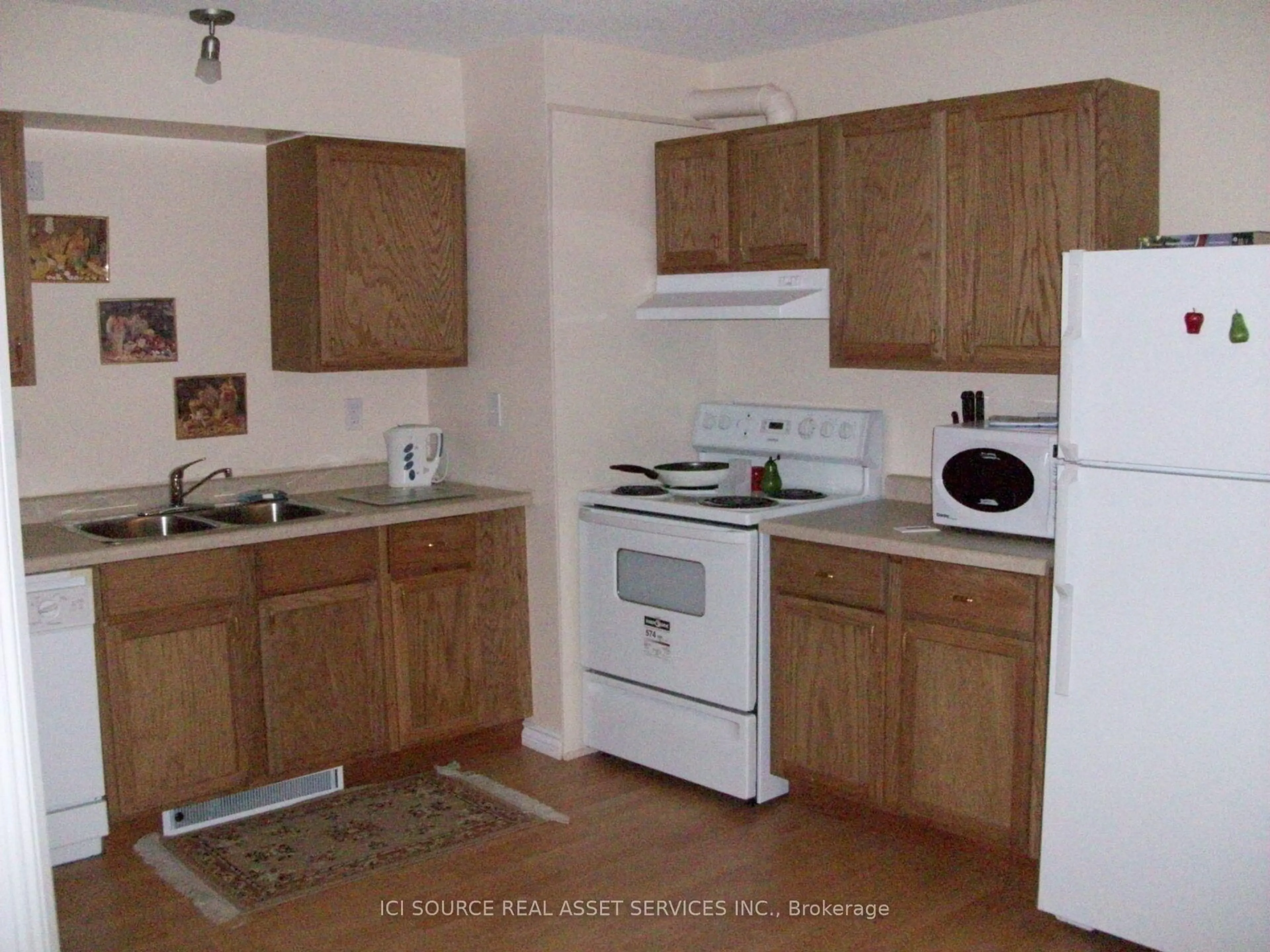 Standard kitchen, unknown for 4434 Leader Lane, Niagara Falls Ontario L2E 2Z7