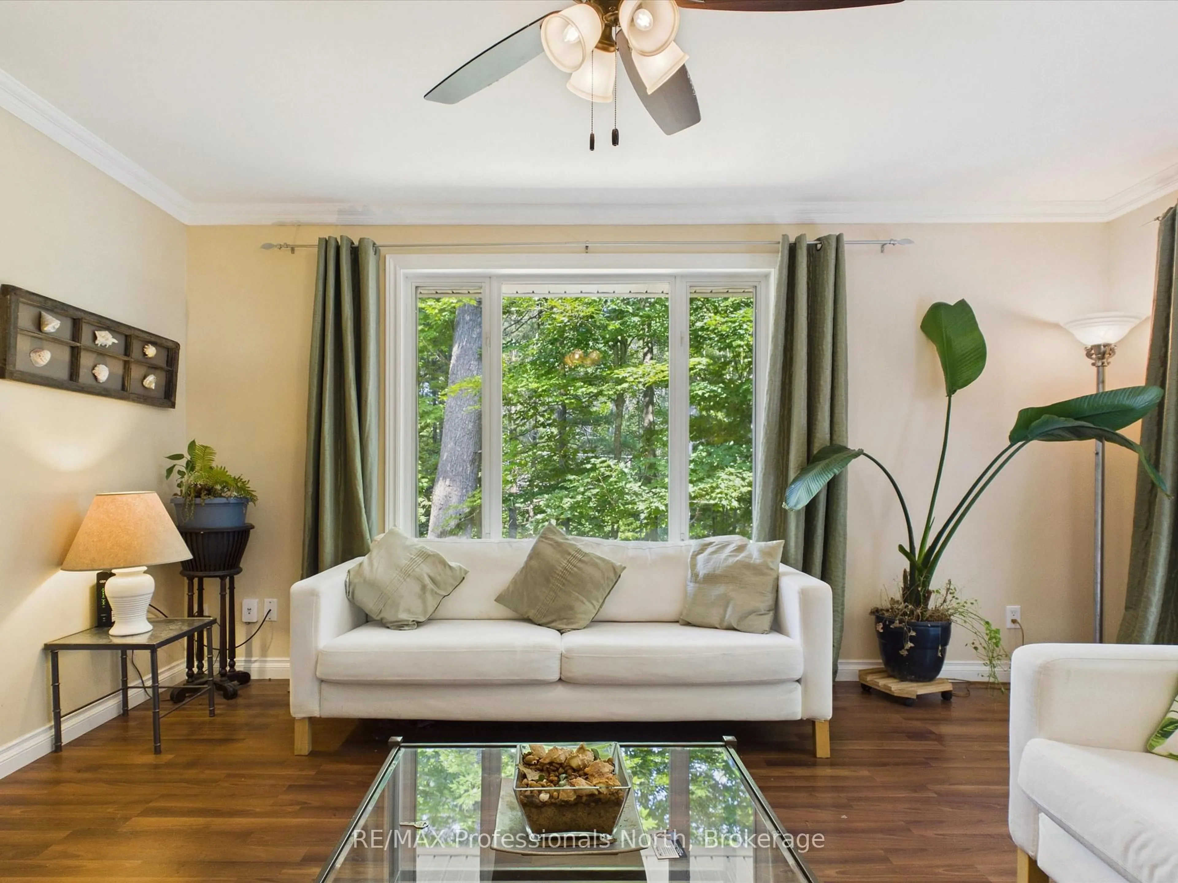 Living room with furniture, wood/laminate floor for 800 Manitoba St, Bracebridge Ontario P1L 1W9