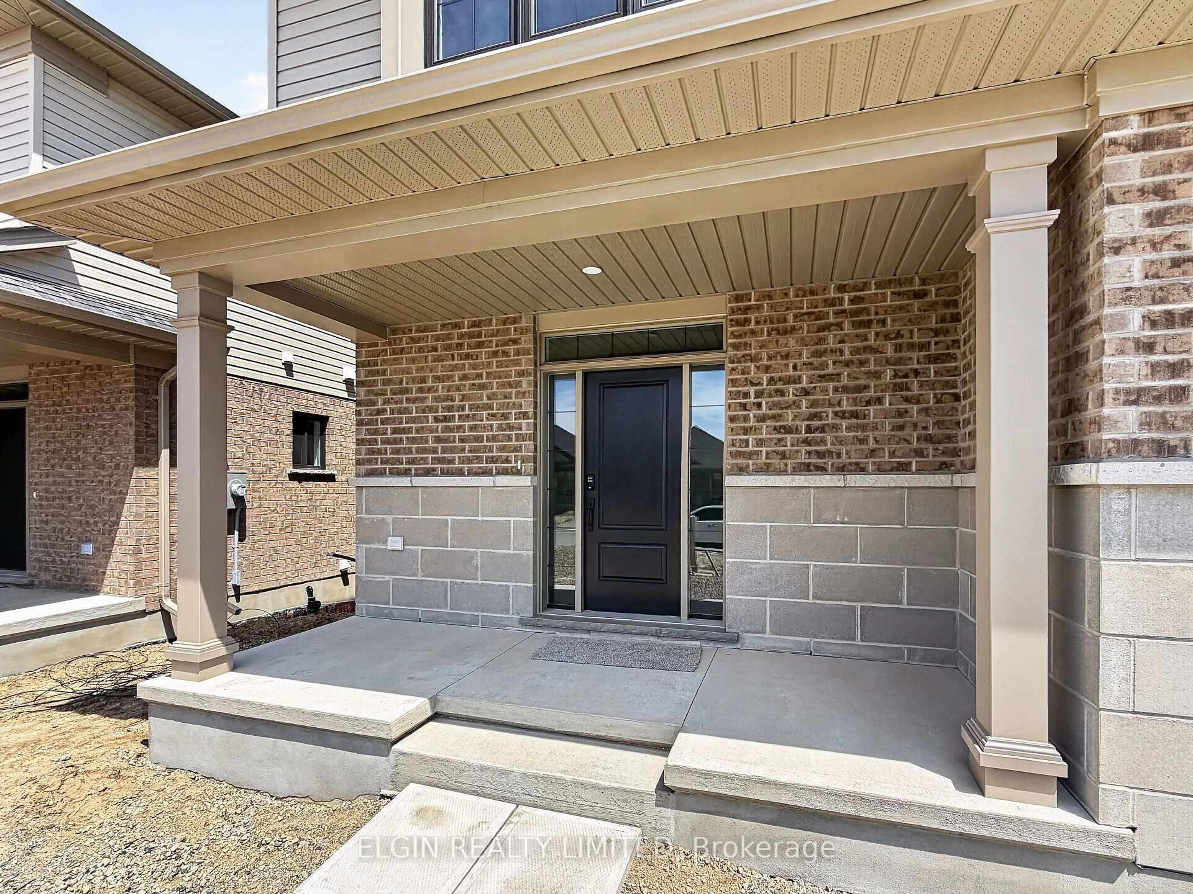 Indoor entryway for 30 Hemlock Cres, Aylmer Ontario N5H 0C1