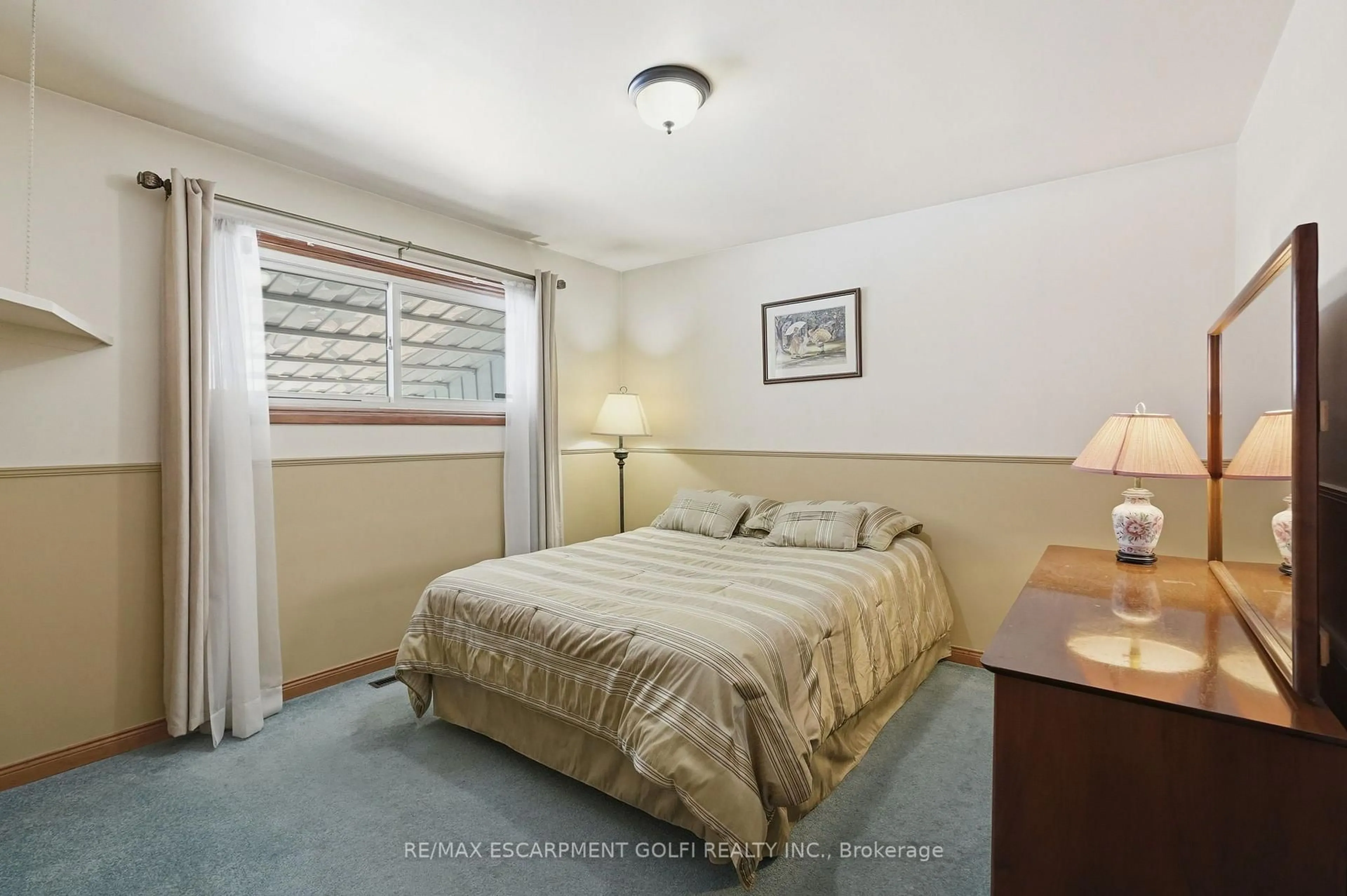 Bedroom with bed, unknown for 6 Beaconsfield Dr, Hamilton Ontario L8T 2W8