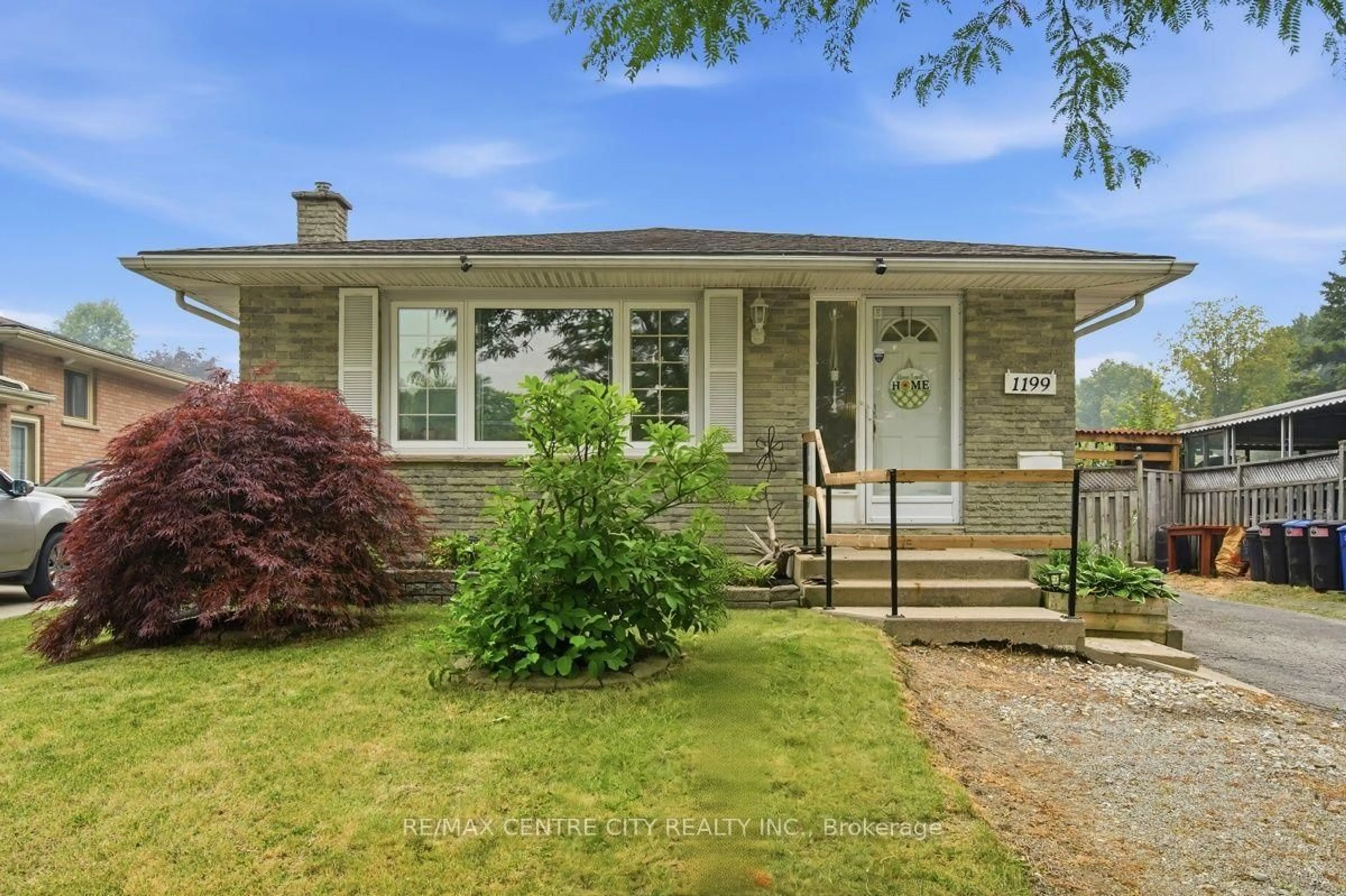 Home with vinyl exterior material, street for 1199 Jalna Blvd, London South Ontario N6E 2A6