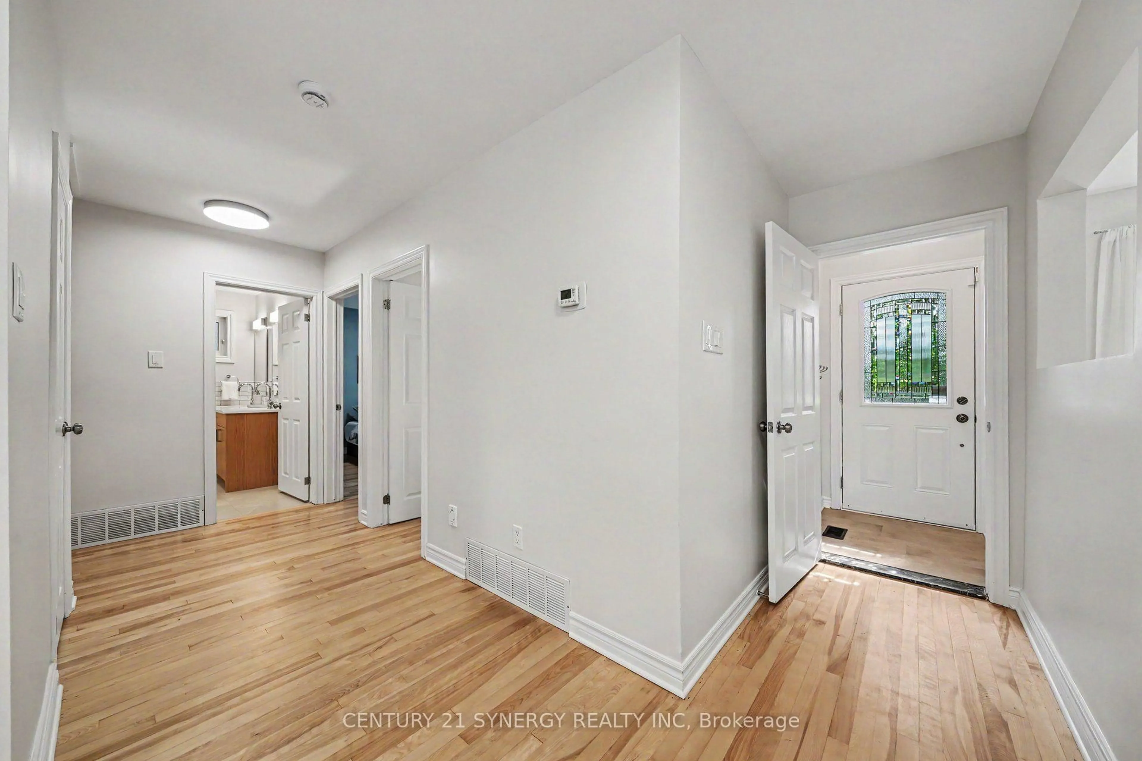 Indoor entryway for 1225 Major St, Ottawa Ontario K2C 2S3