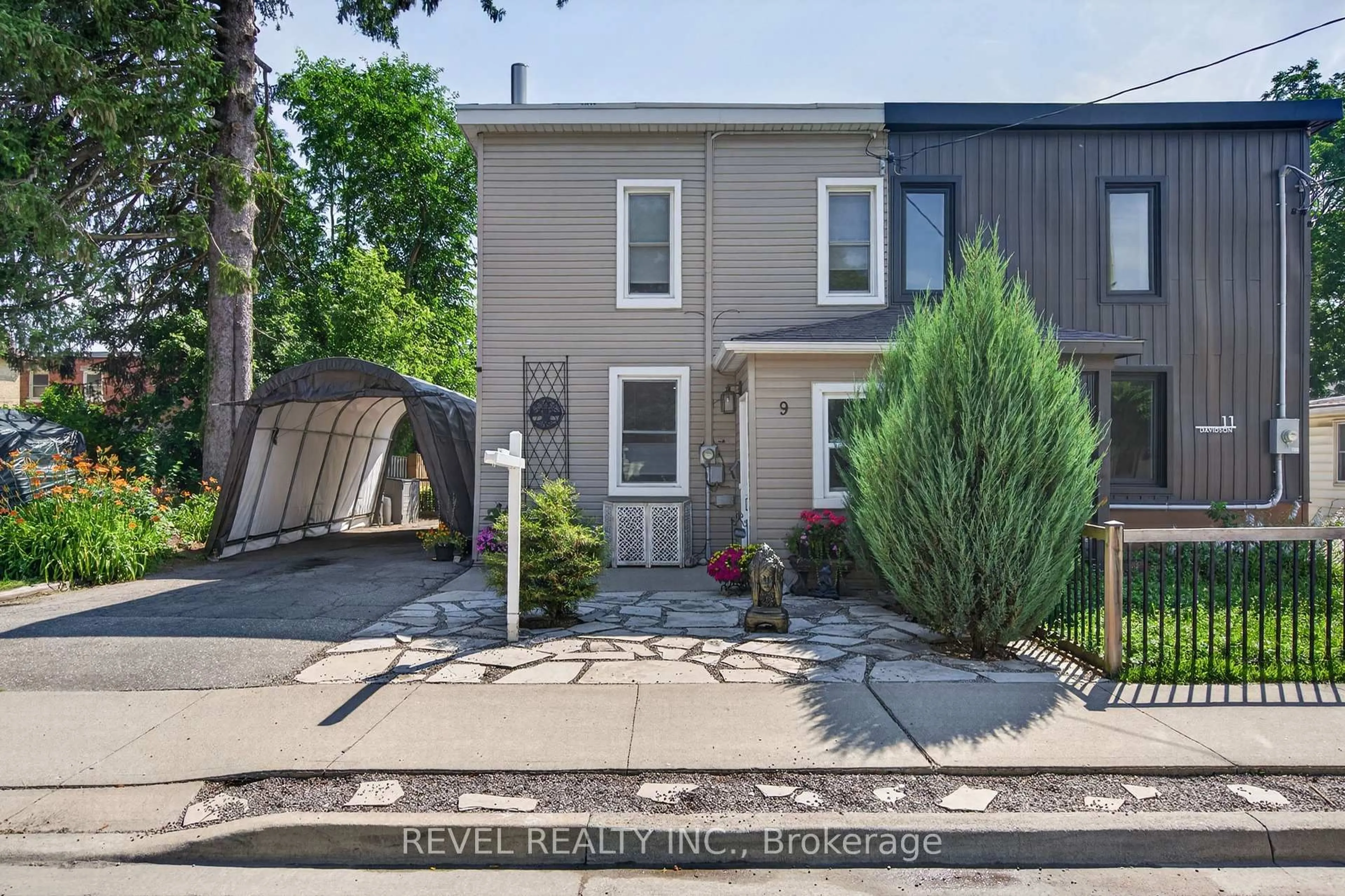 Home with vinyl exterior material, street for 9 Davidson St, Cambridge Ontario N1S 2T8