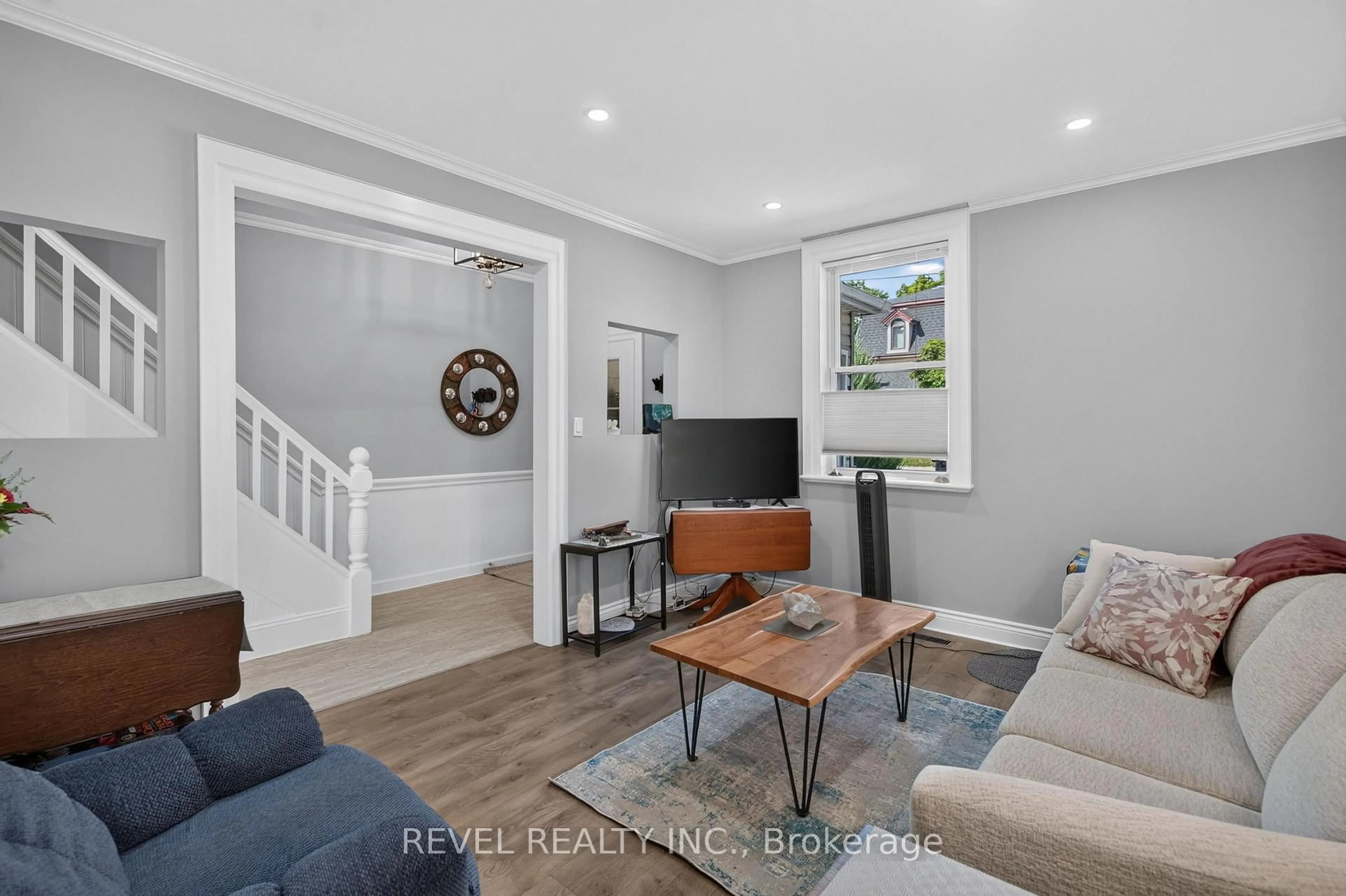 Living room with furniture, unknown for 9 Davidson St, Cambridge Ontario N1S 2T8