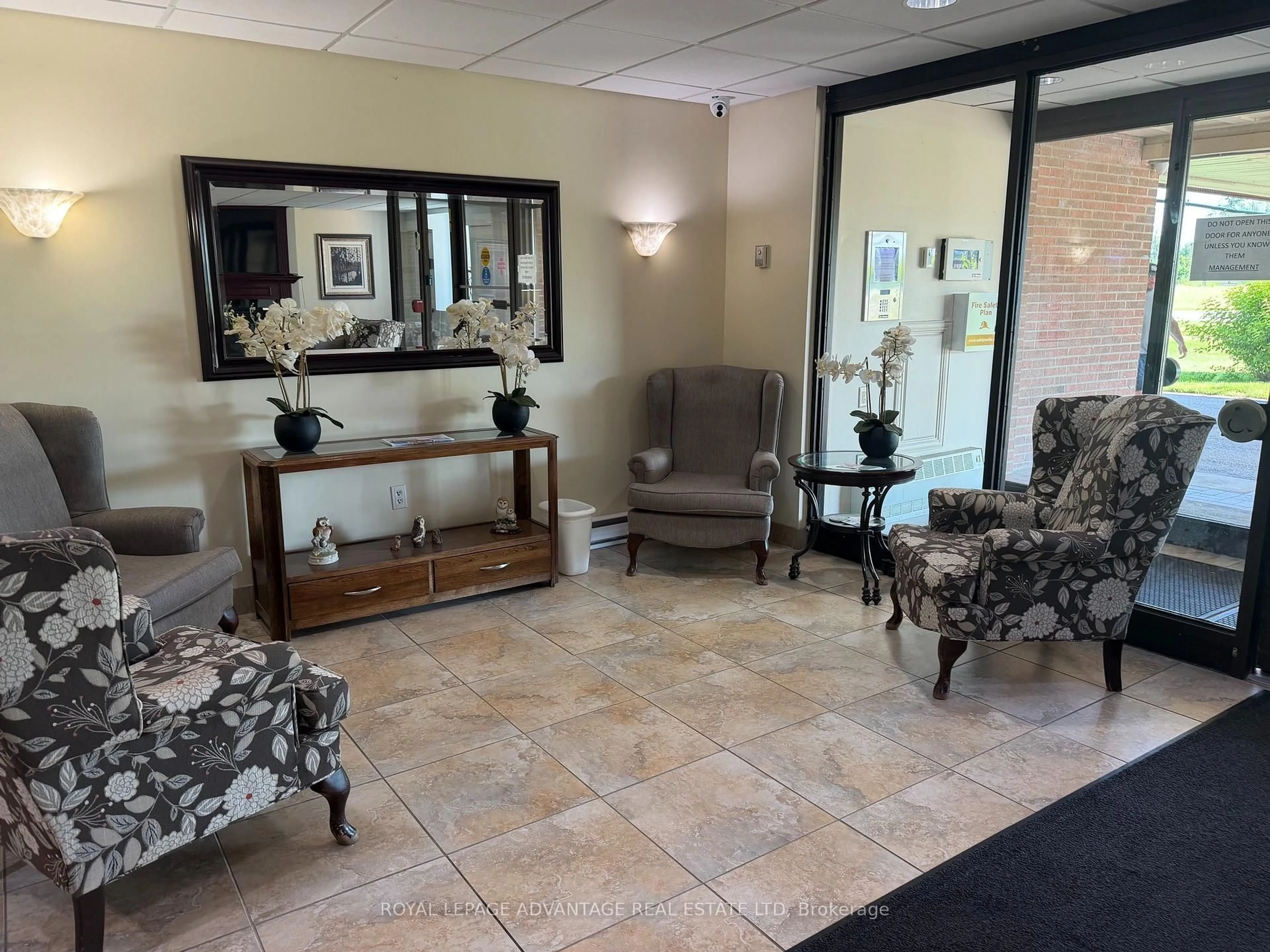 Lobby for 41 Sunset Blvd #104, Perth Ontario K7H 3H8