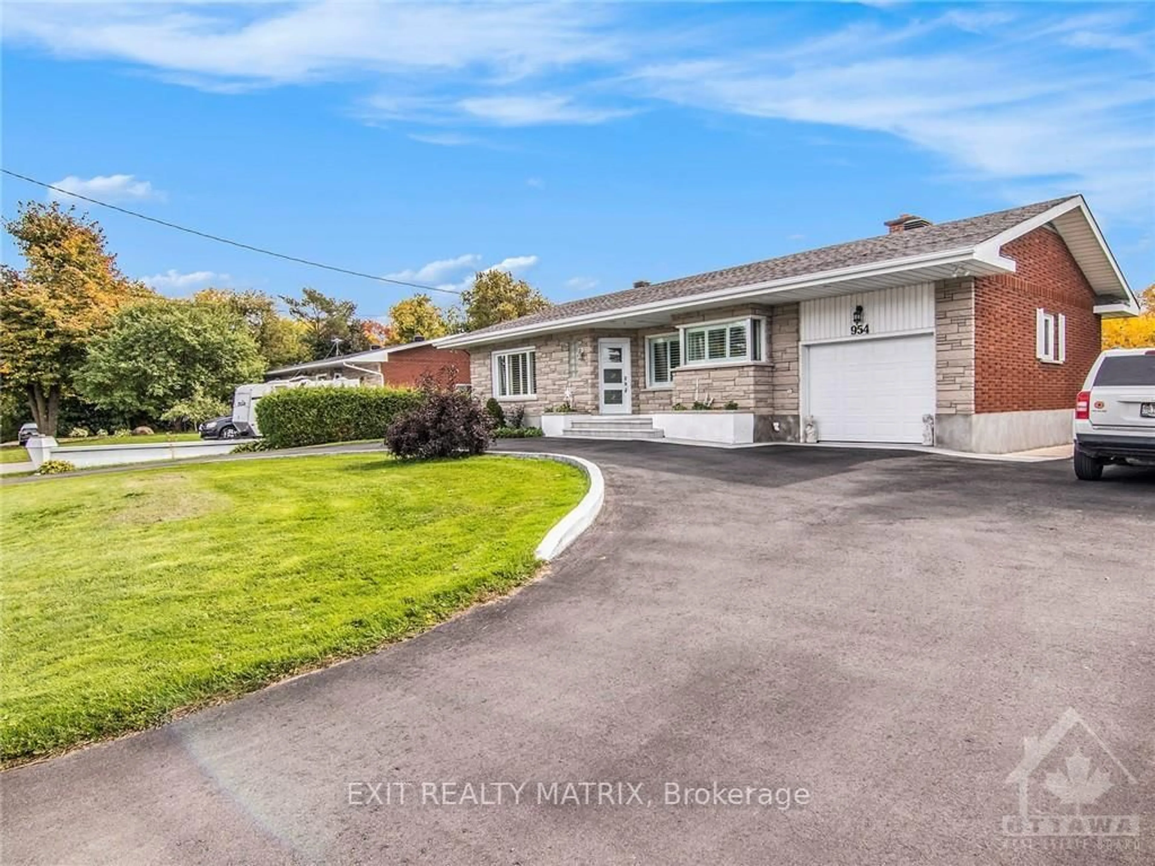 A pic from outside/outdoor area/front of a property/back of a property/a pic from drone, street for 954 NOTRE DAME St, Russell Ontario K0A 1W0
