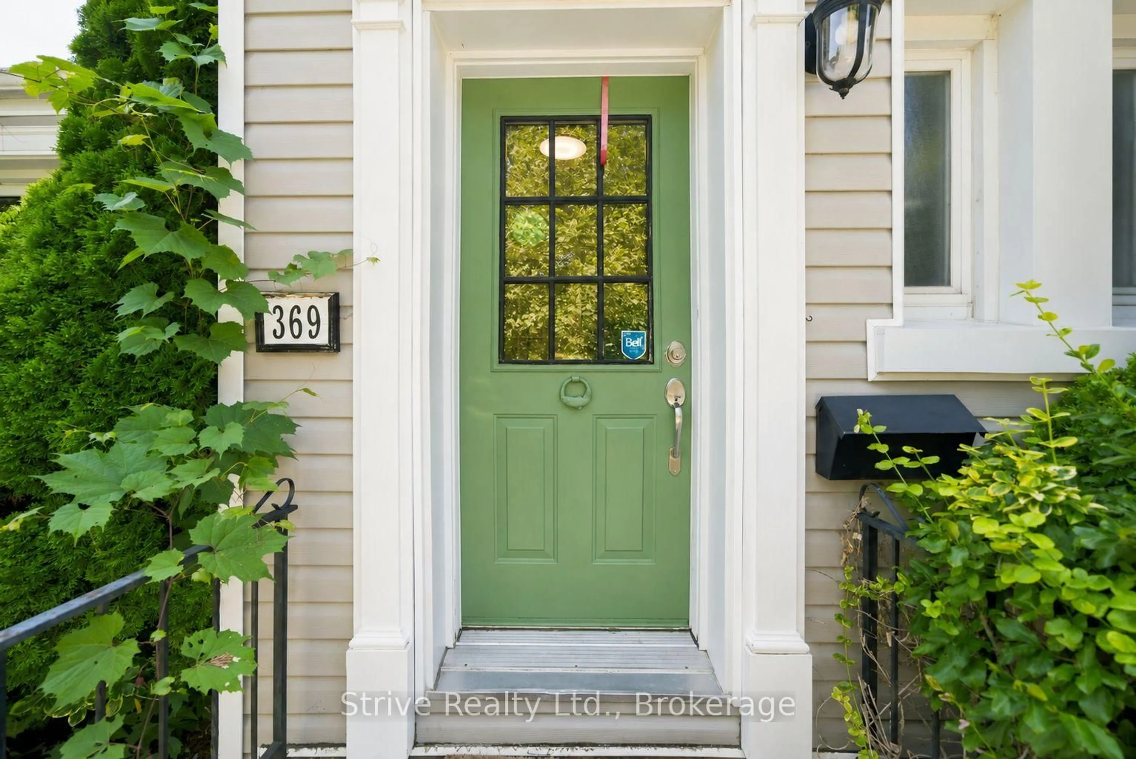 Indoor entryway for 369 Walton St, Cobourg Ontario K9A 3X4
