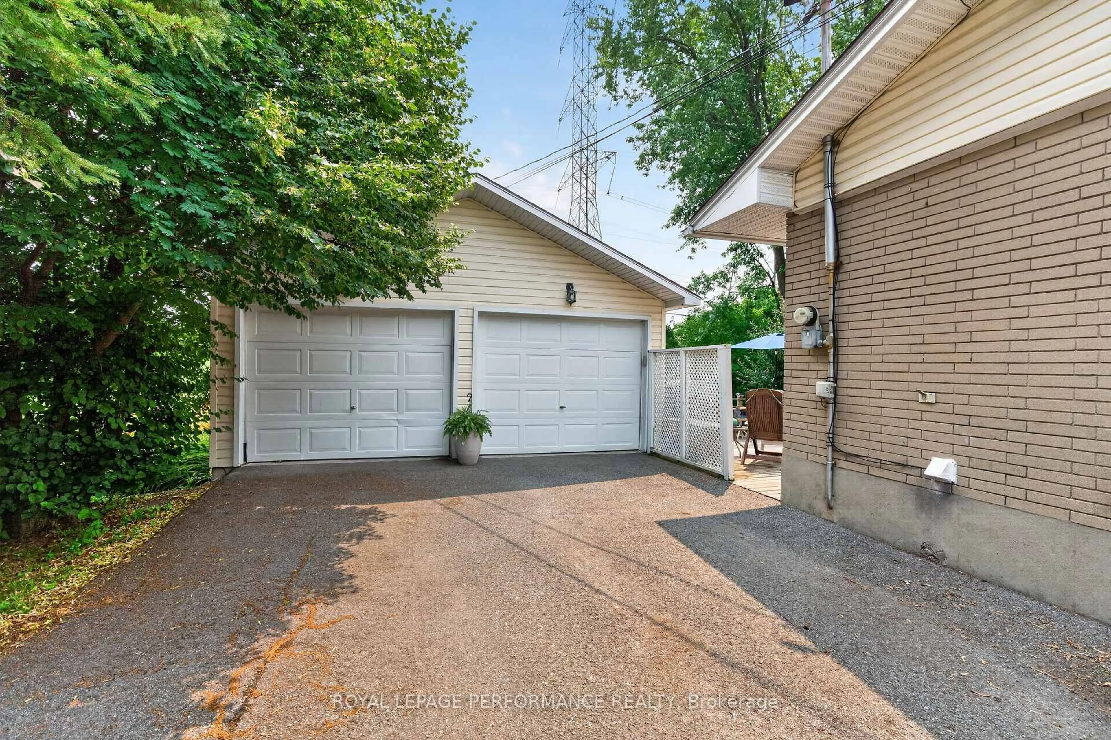 Unknown for 27 Ilkley Cres, Ottawa Ontario K2G 0W6