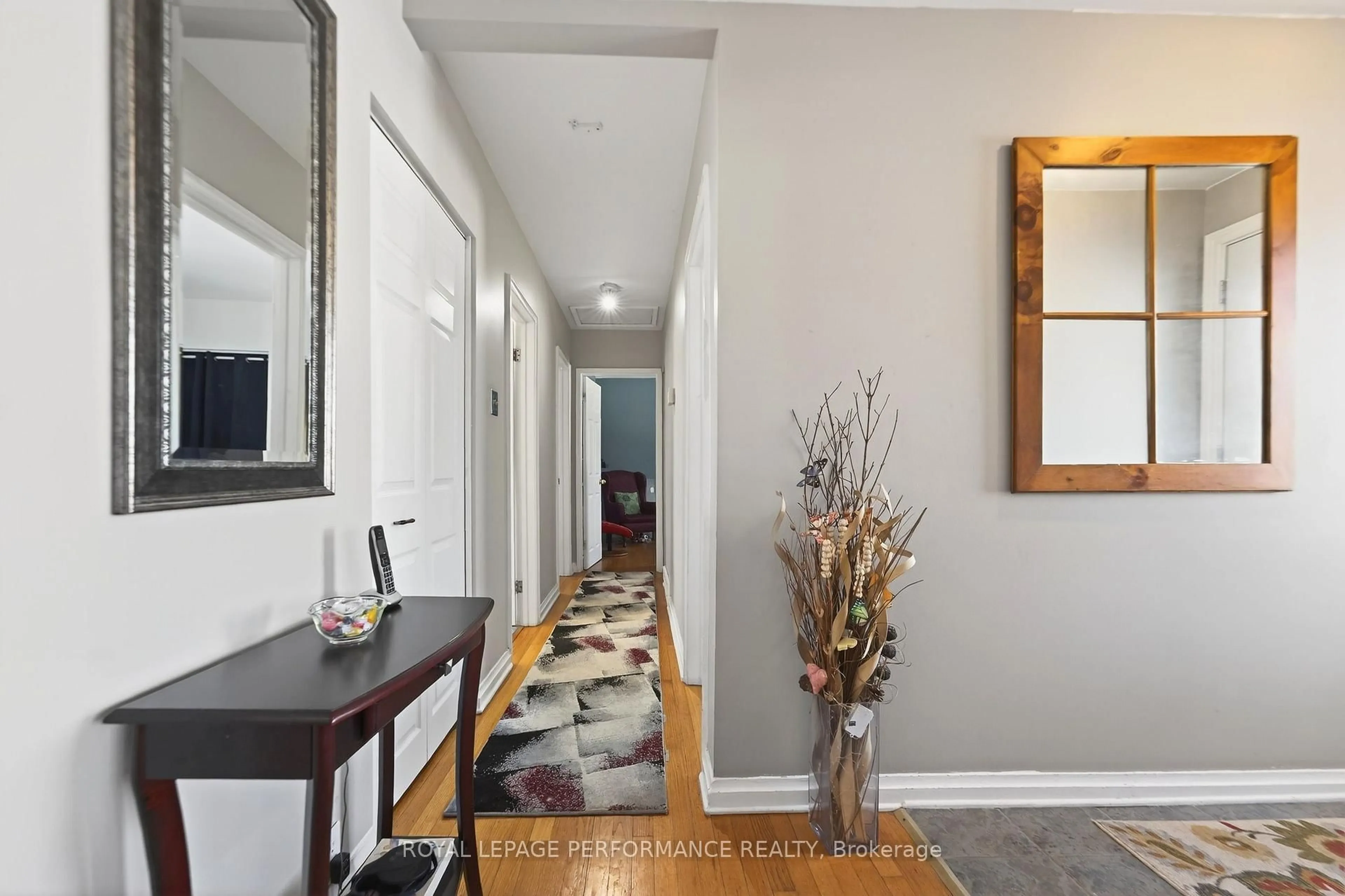 Indoor entryway for 27 Ilkley Cres, Ottawa Ontario K2G 0W6