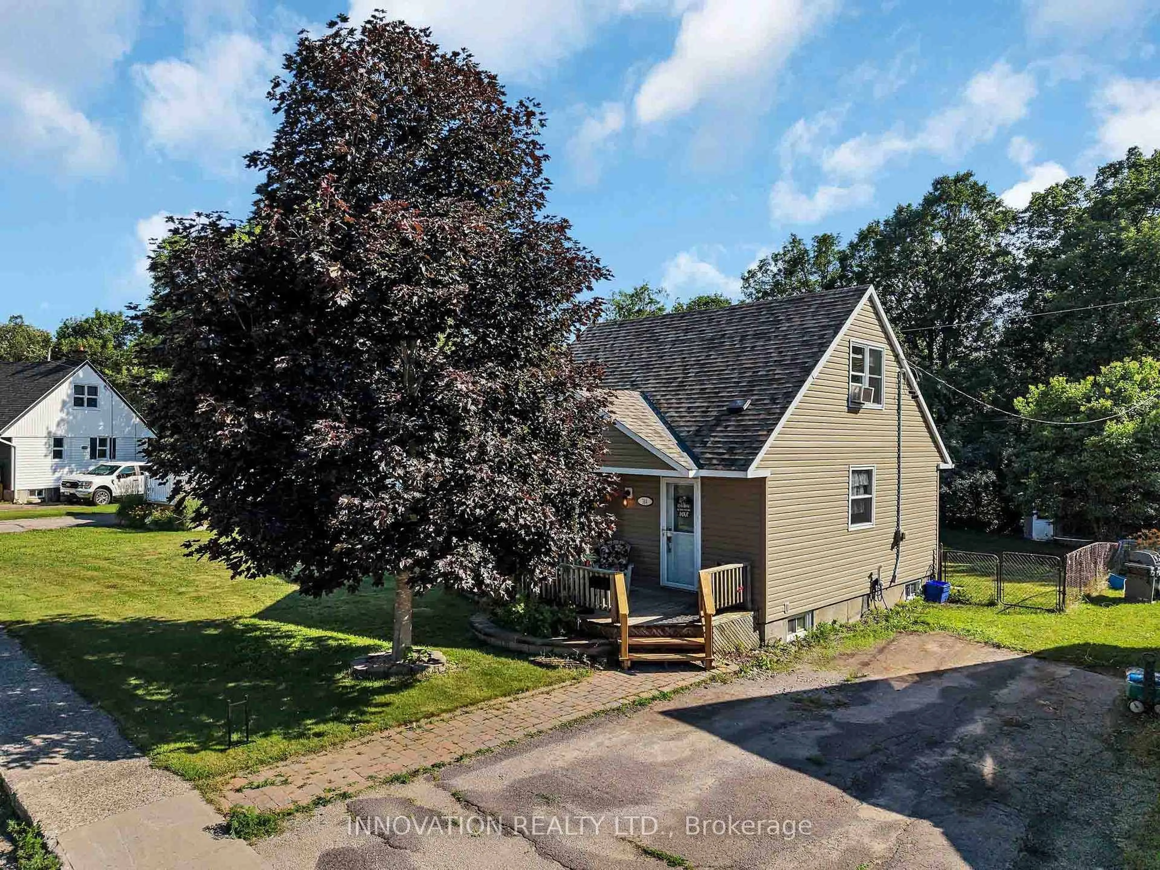 A pic from outside/outdoor area/front of a property/back of a property/a pic from drone, street for 144 Francis St, Renfrew Ontario K7V 1C4