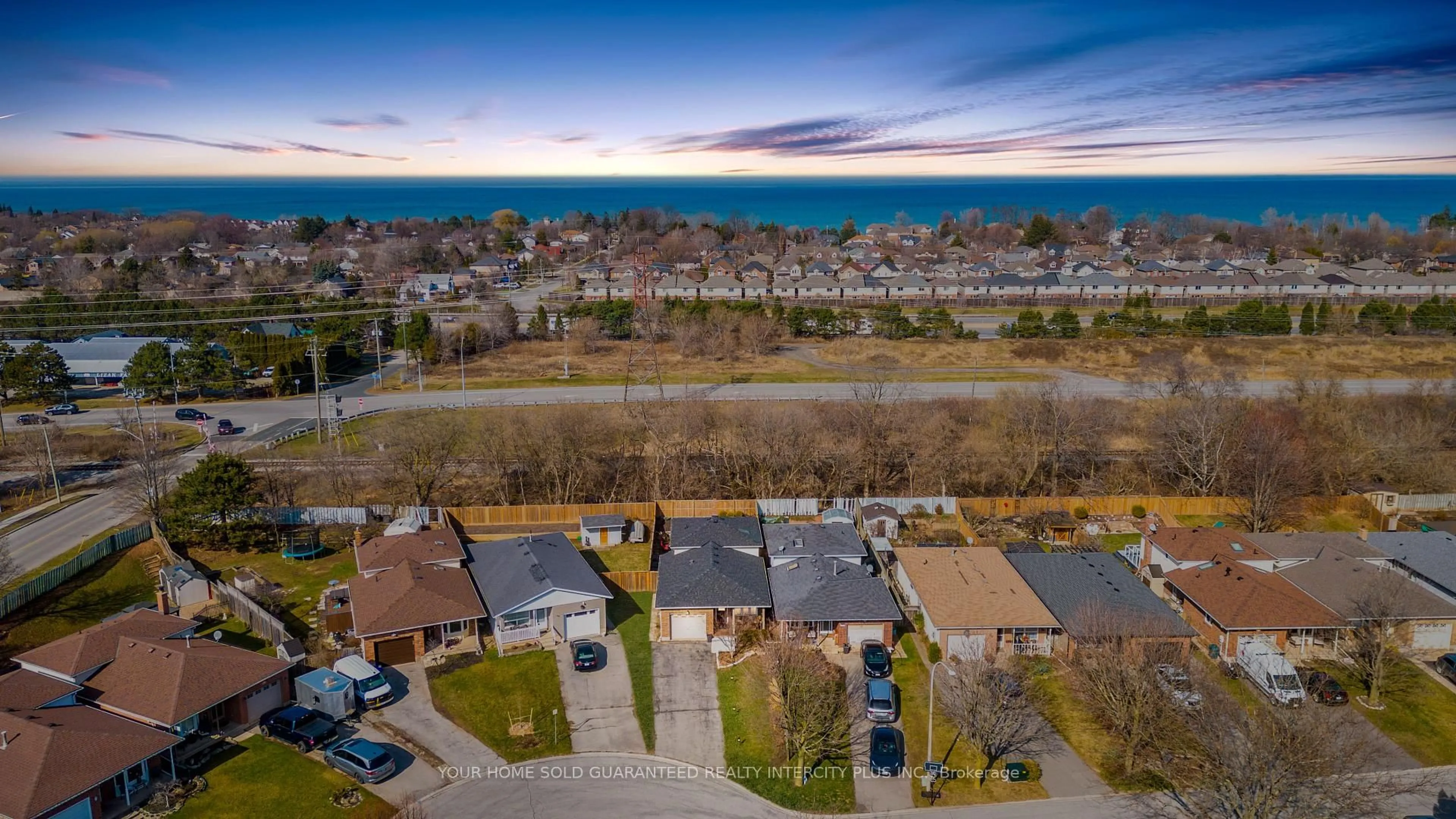 A pic from outside/outdoor area/front of a property/back of a property/a pic from drone, water/lake/river/ocean view for 84 Sandra Cres, Grimsby Ontario L3M 4Y7