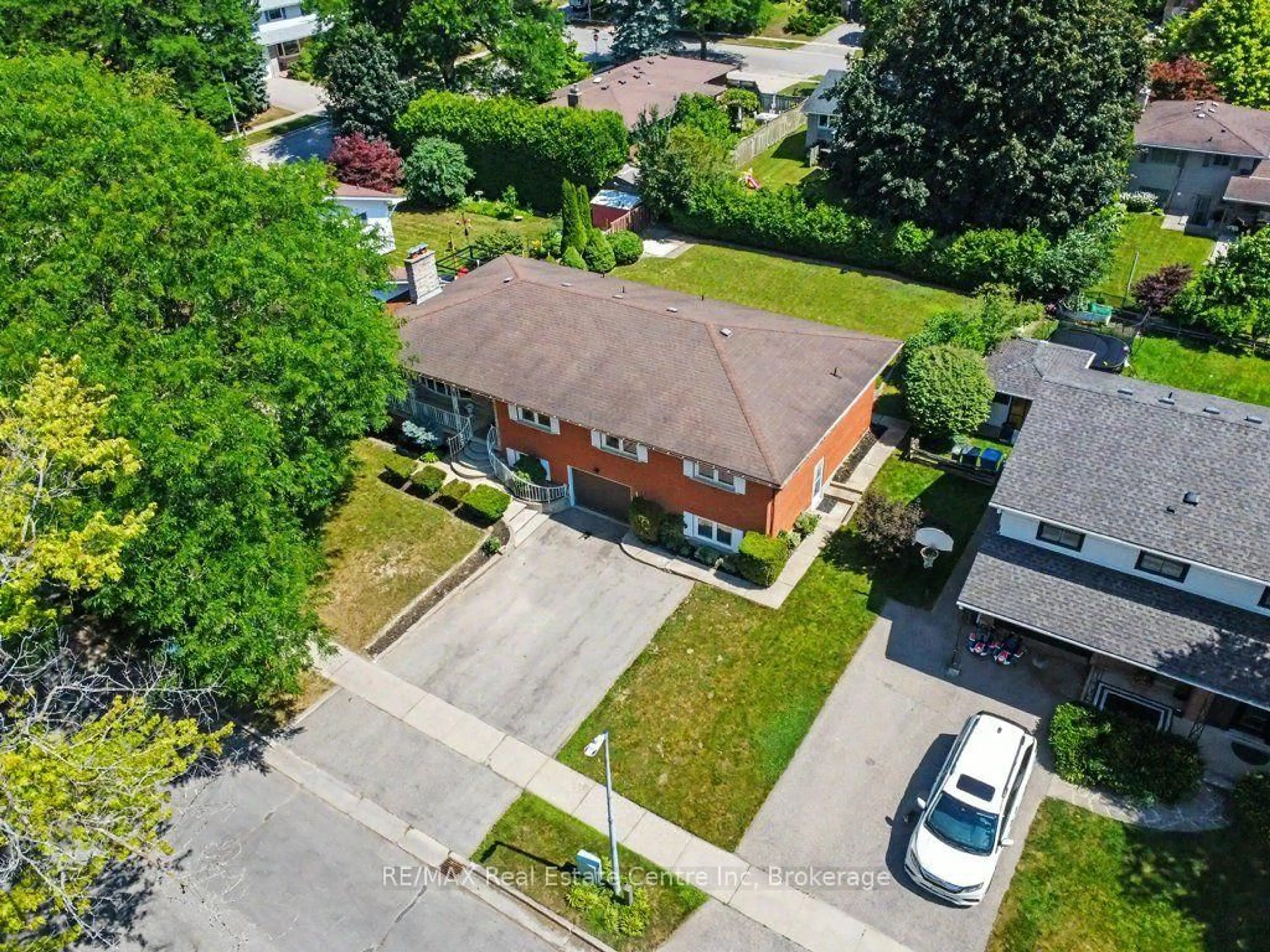 A pic from outside/outdoor area/front of a property/back of a property/a pic from drone, street for 71 Renfield St, Guelph Ontario N1E 4A3