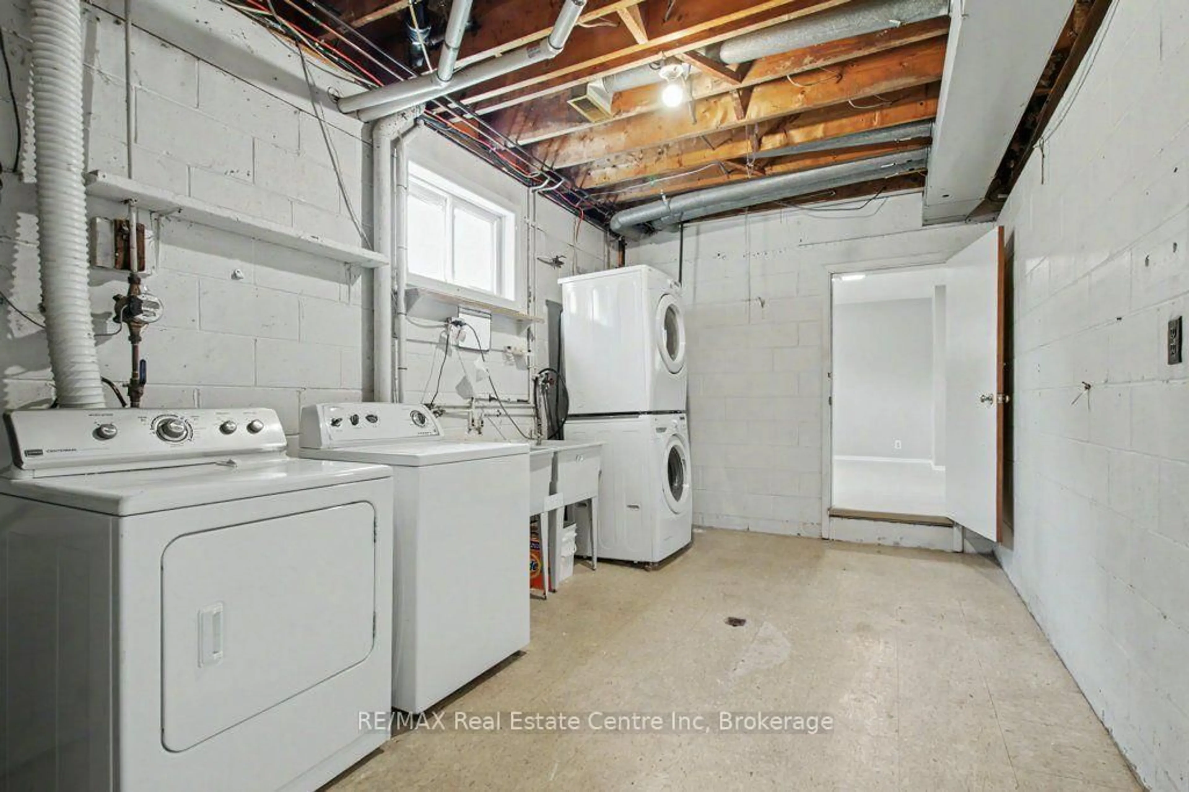 Laundry room for 71 Renfield St, Guelph Ontario N1E 4A3