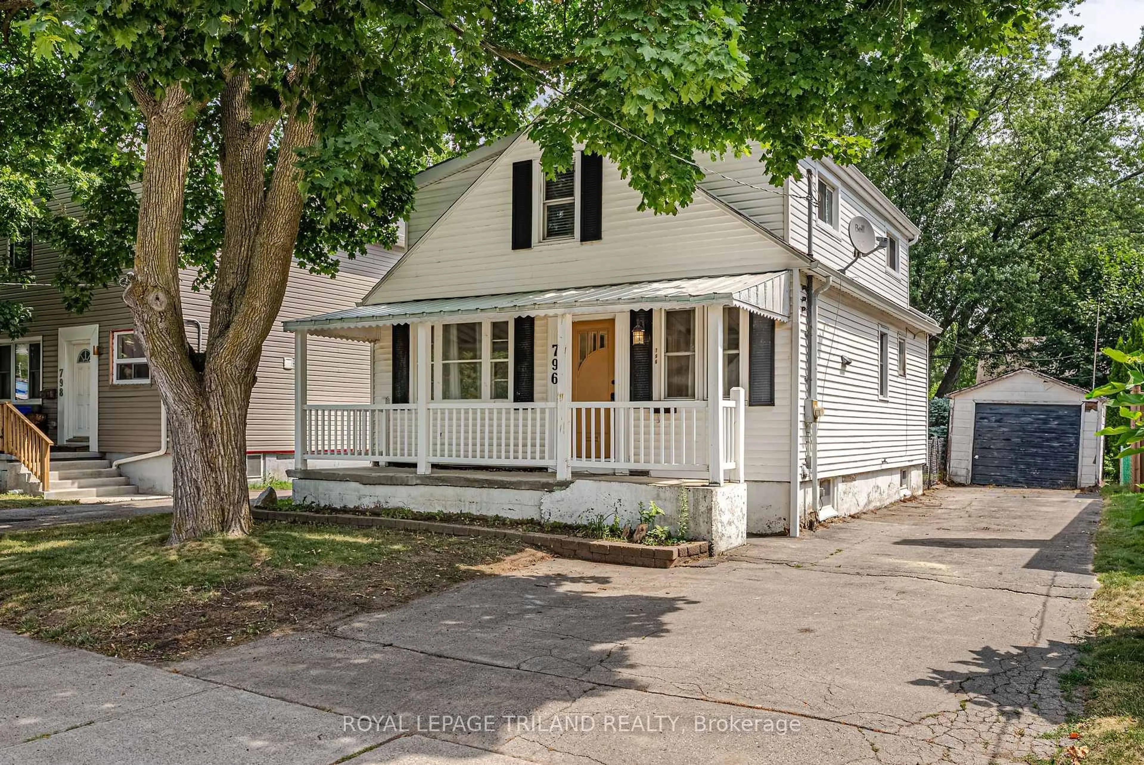 Home with vinyl exterior material, street for 796 Fleet St, London East Ontario N5Y 1R9