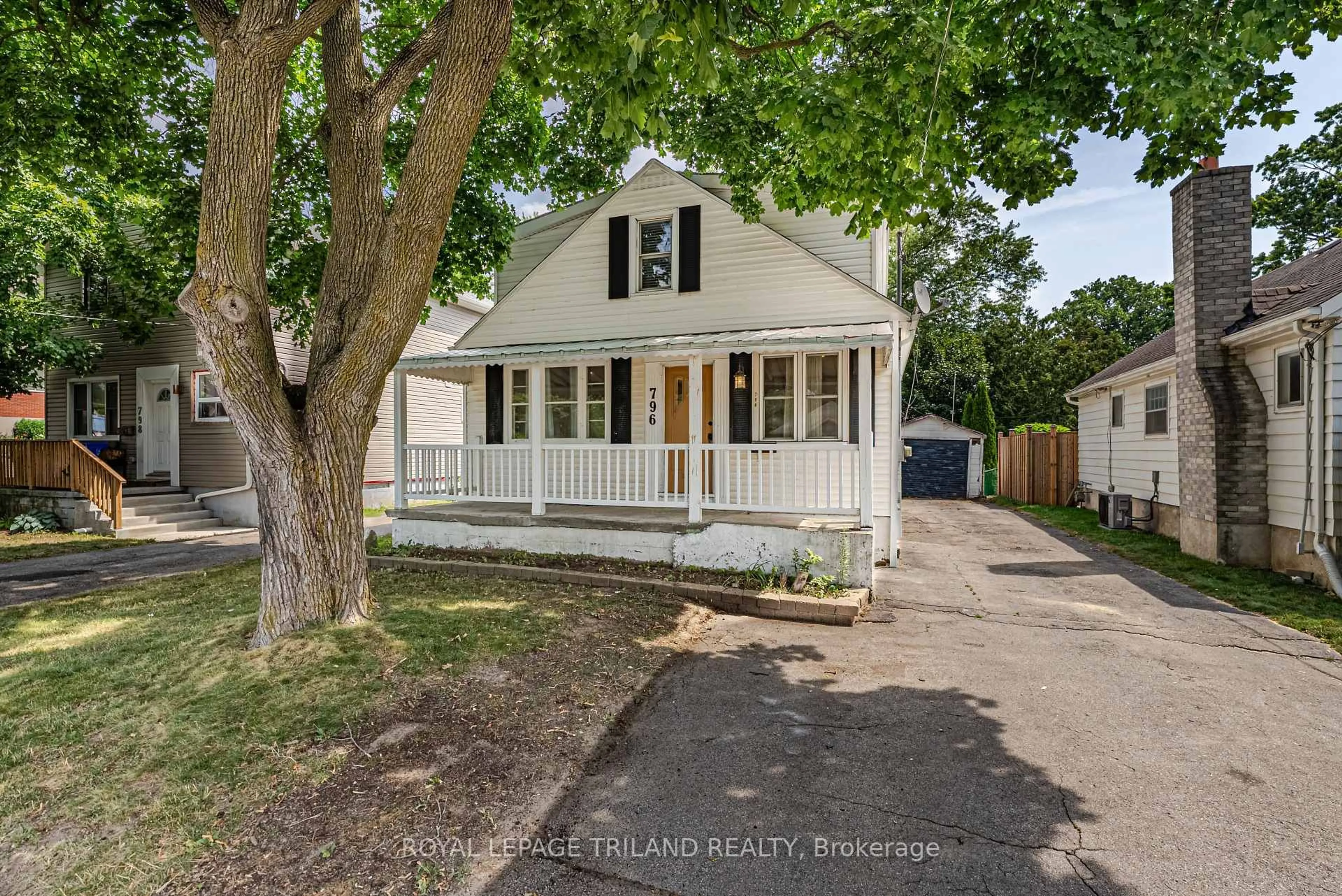 Home with vinyl exterior material, street for 796 Fleet St, London East Ontario N5Y 1R9