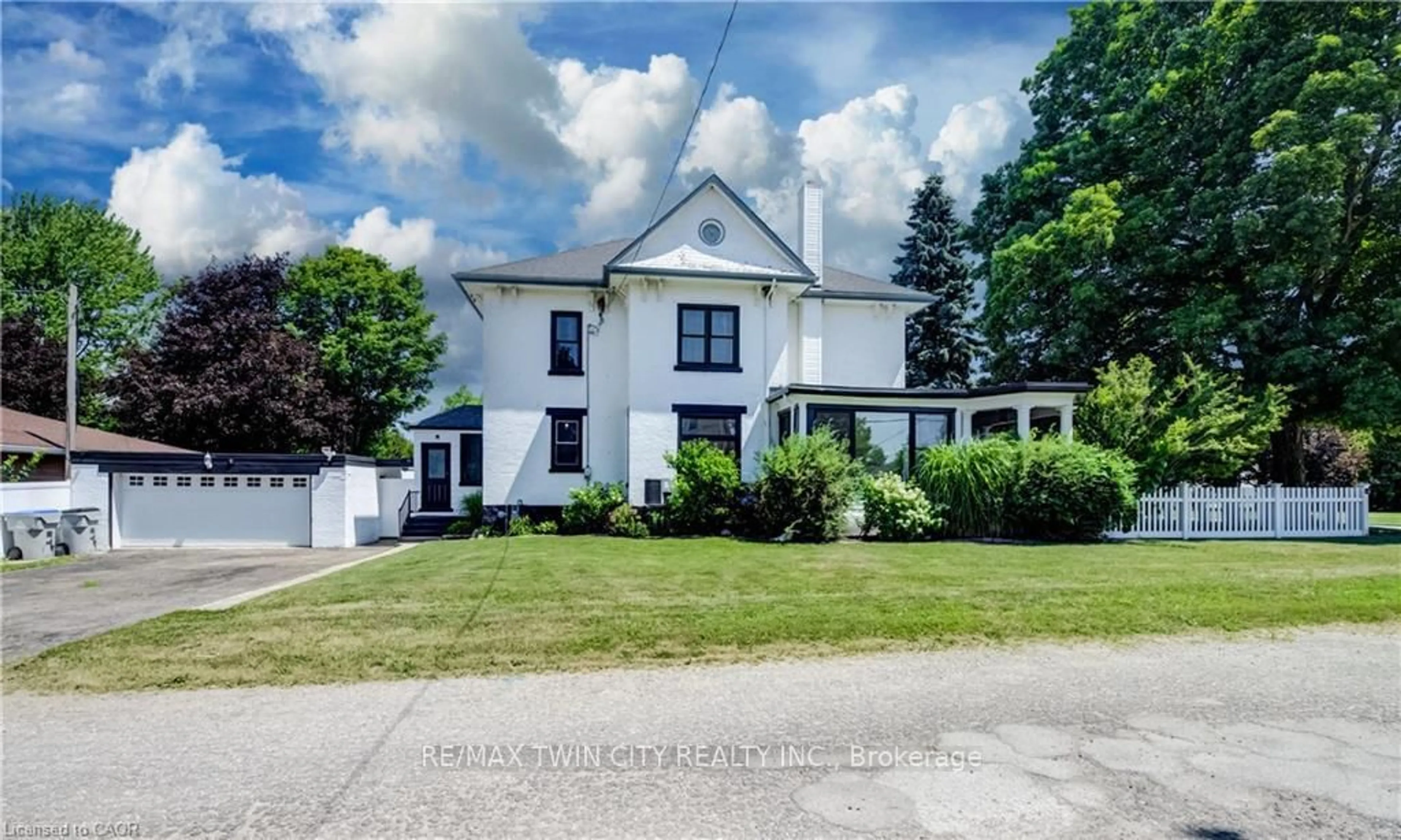 A pic from outside/outdoor area/front of a property/back of a property/a pic from drone, building for 290 TURNBERRY St, Huron East Ontario N0G 1H0