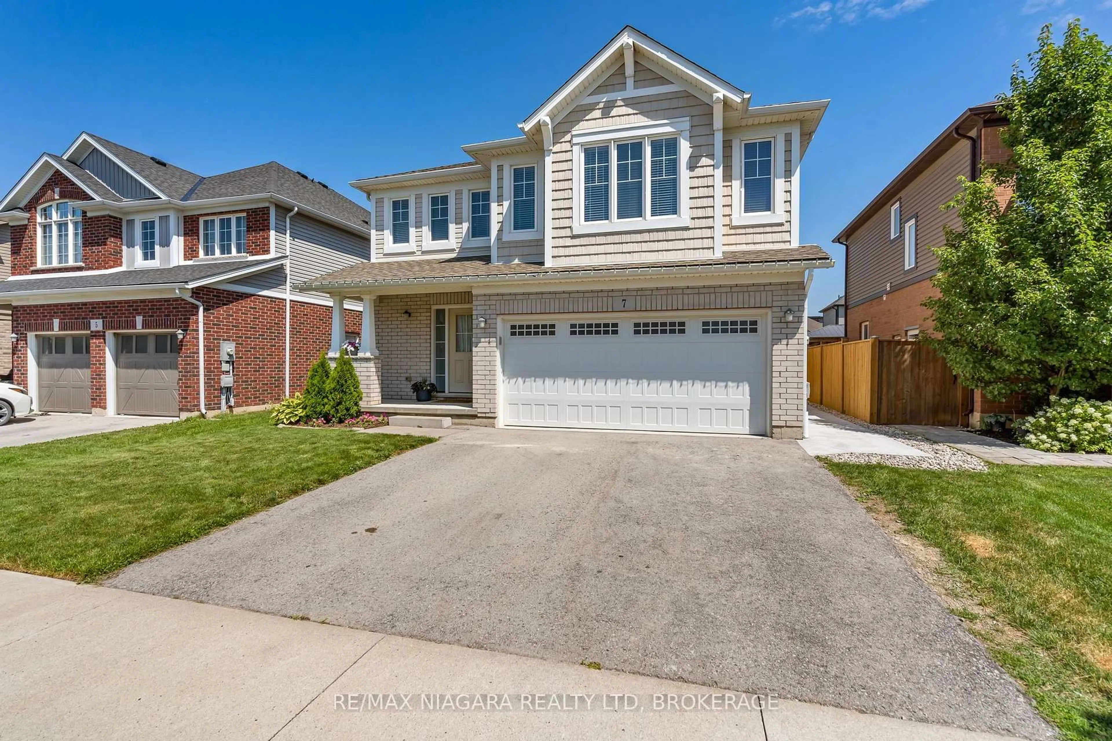 Home with brick exterior material, street for 7 Riley Ave, Pelham Ontario L0S 1E6