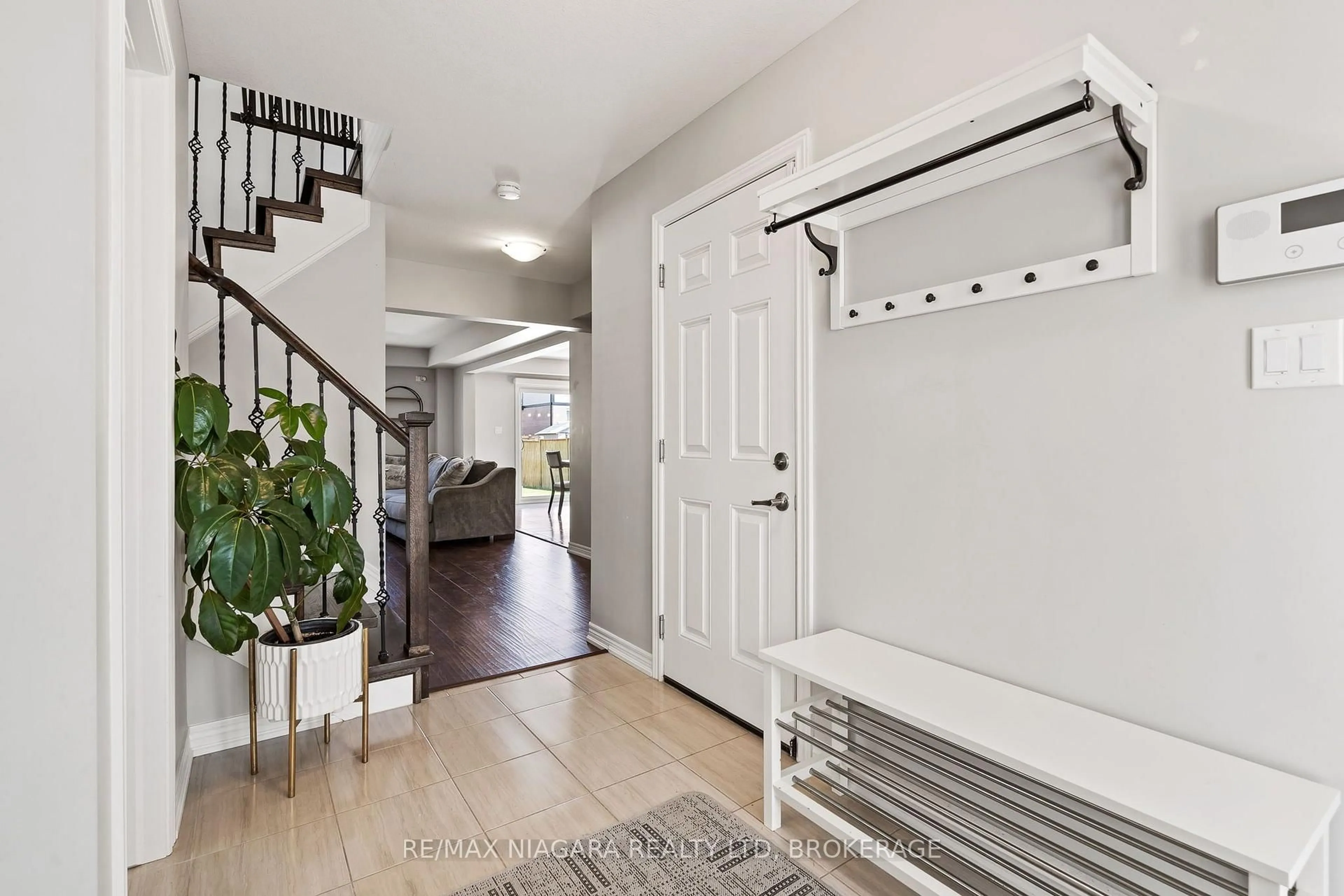 Indoor entryway for 7 Riley Ave, Pelham Ontario L0S 1E6