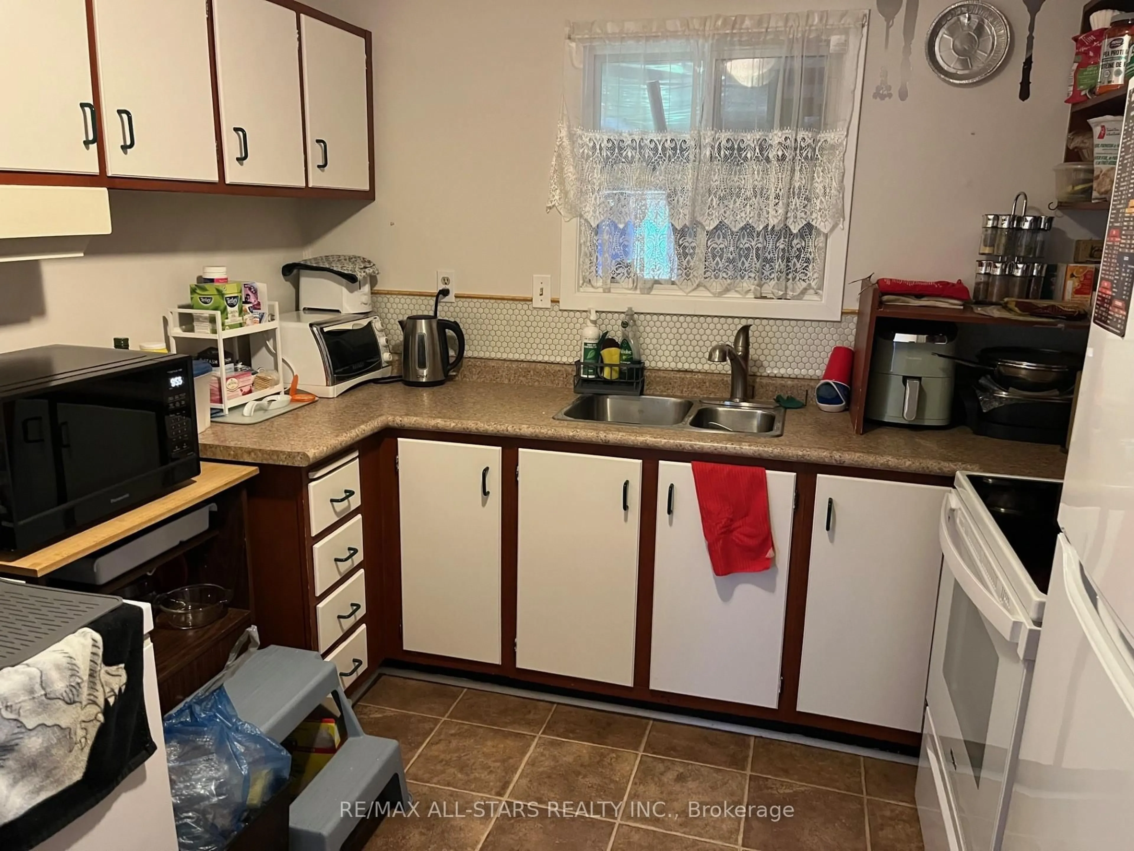 Standard kitchen, unknown for 1225 SPRING VALLEY Rd, Minden Hills Ontario K0M 2K0