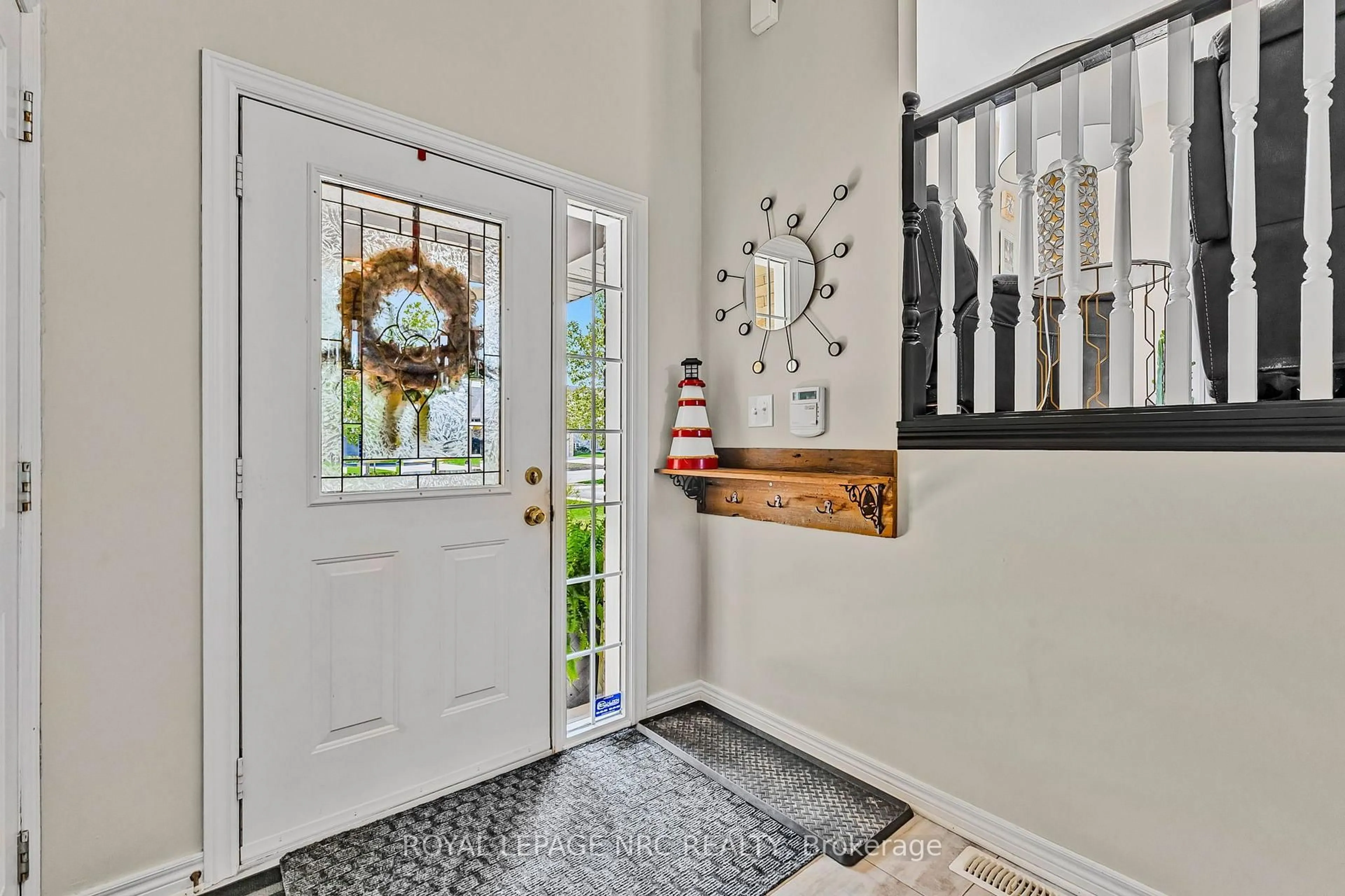 Indoor entryway for 3584 CARVER St, Fort Erie Ontario L0S 1S0