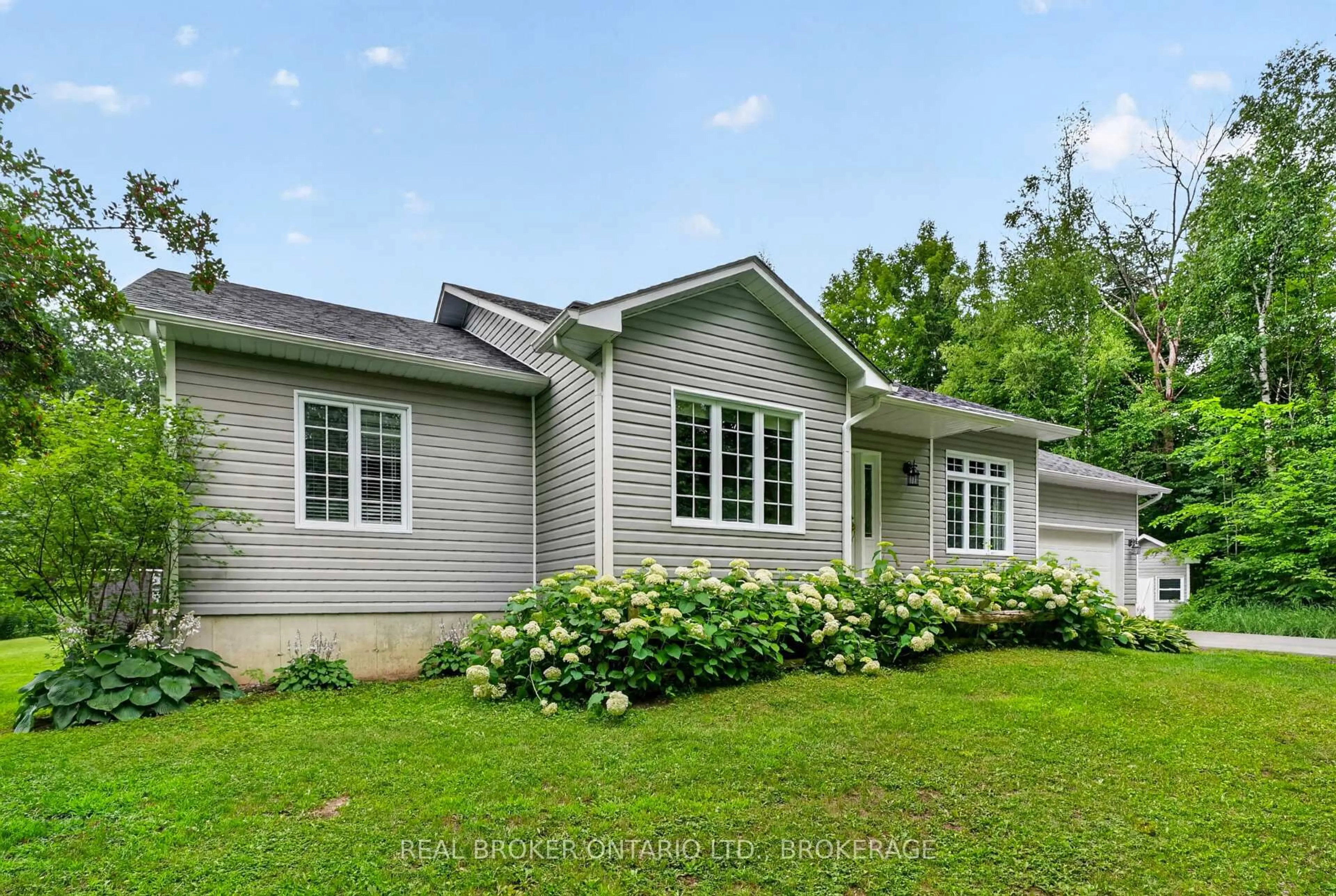 Home with vinyl exterior material, unknown for 18972 Kenyon Conc Rd 3 Rd, North Glengarry Ontario K0C 1B0