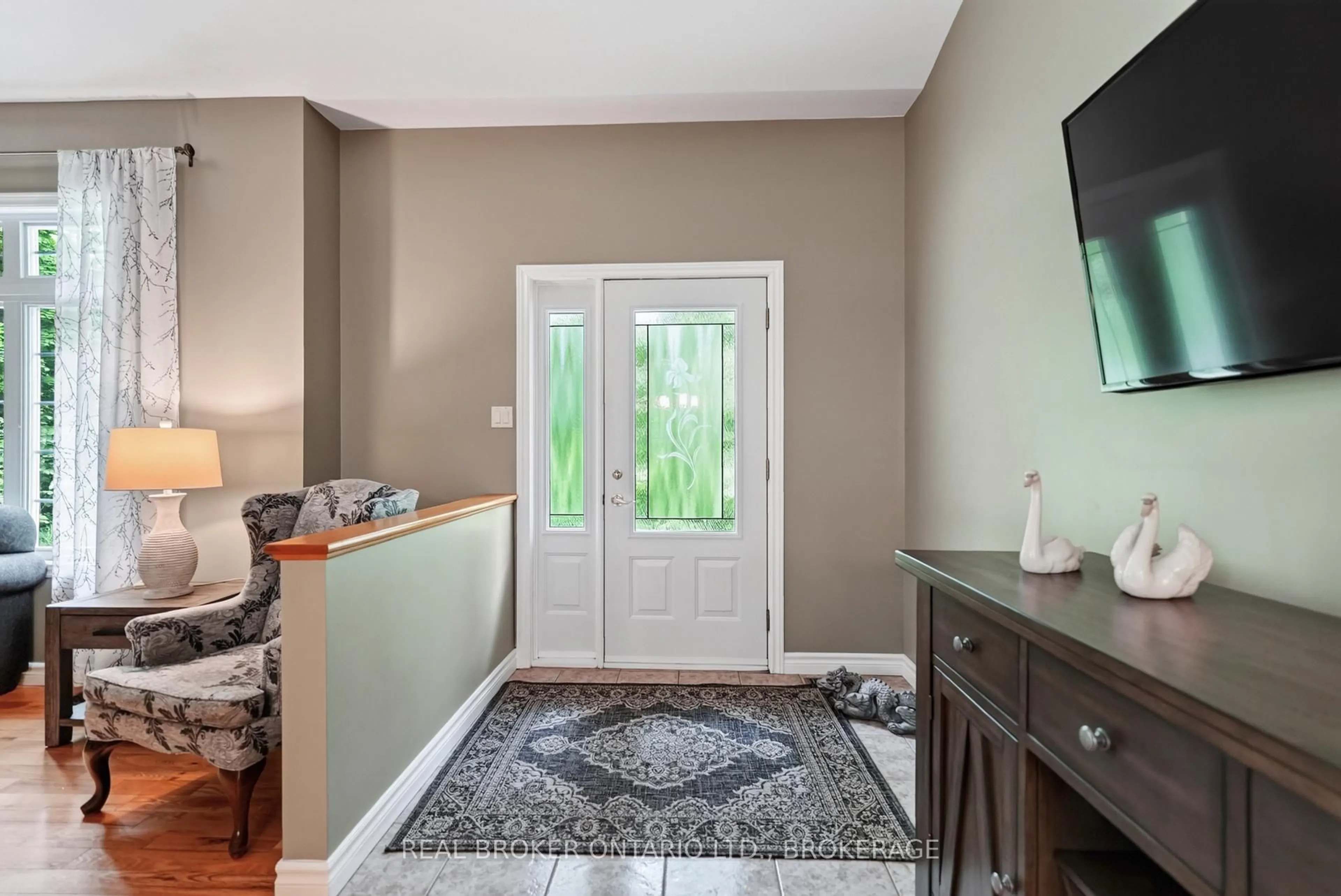 Indoor entryway for 18972 Kenyon Conc Rd 3 Rd, North Glengarry Ontario K0C 1B0