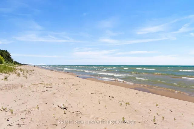 9856 Huron Pl, Lambton Shores 5