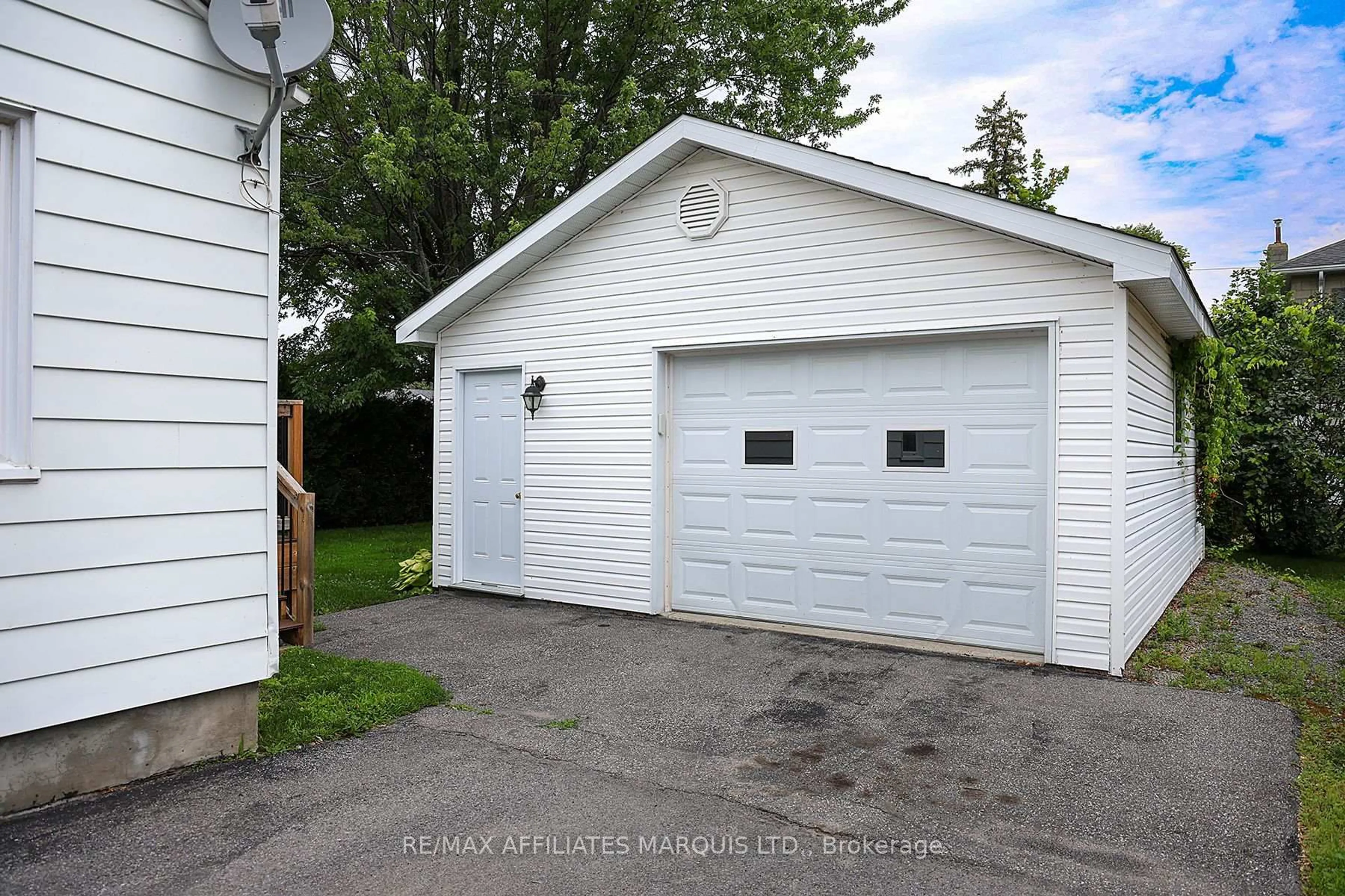 Indoor garage for 33 Ontario St, South Dundas Ontario K0C 1X0