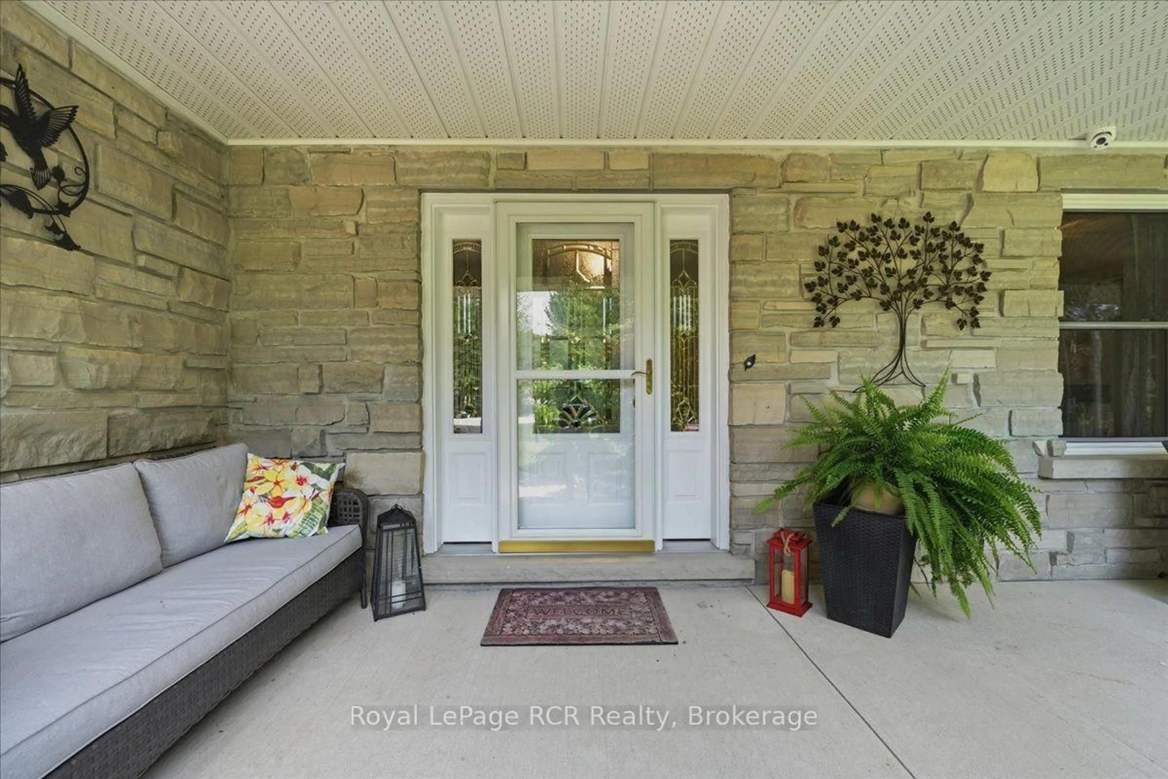 Indoor entryway for 197 Carney St, Georgian Bluffs Ontario N4K 6V5